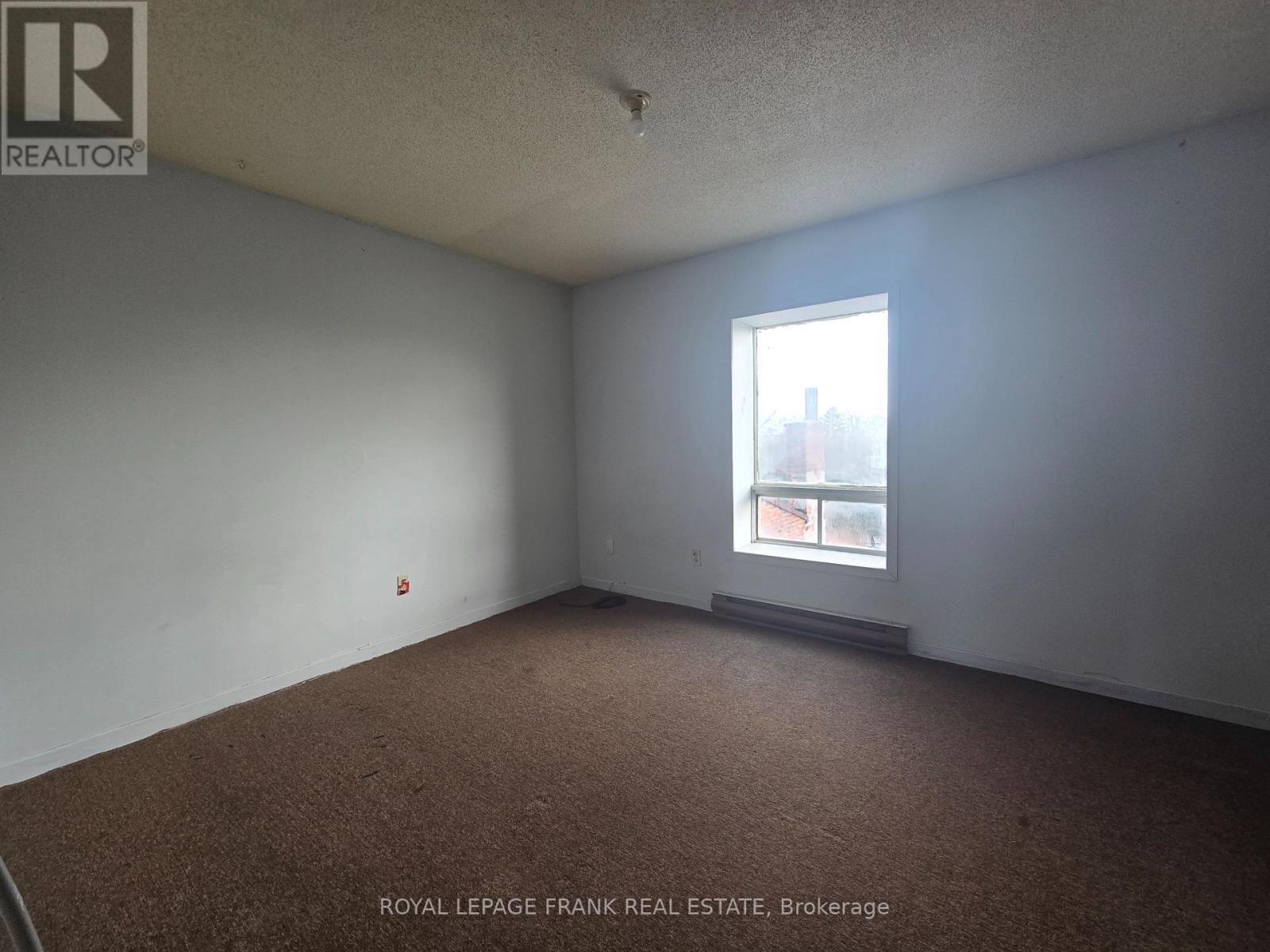 












APARTMENT #5 - 15 KING STREET E

,
Clarington (Bowmanville),




Ontario
L1C1N1

