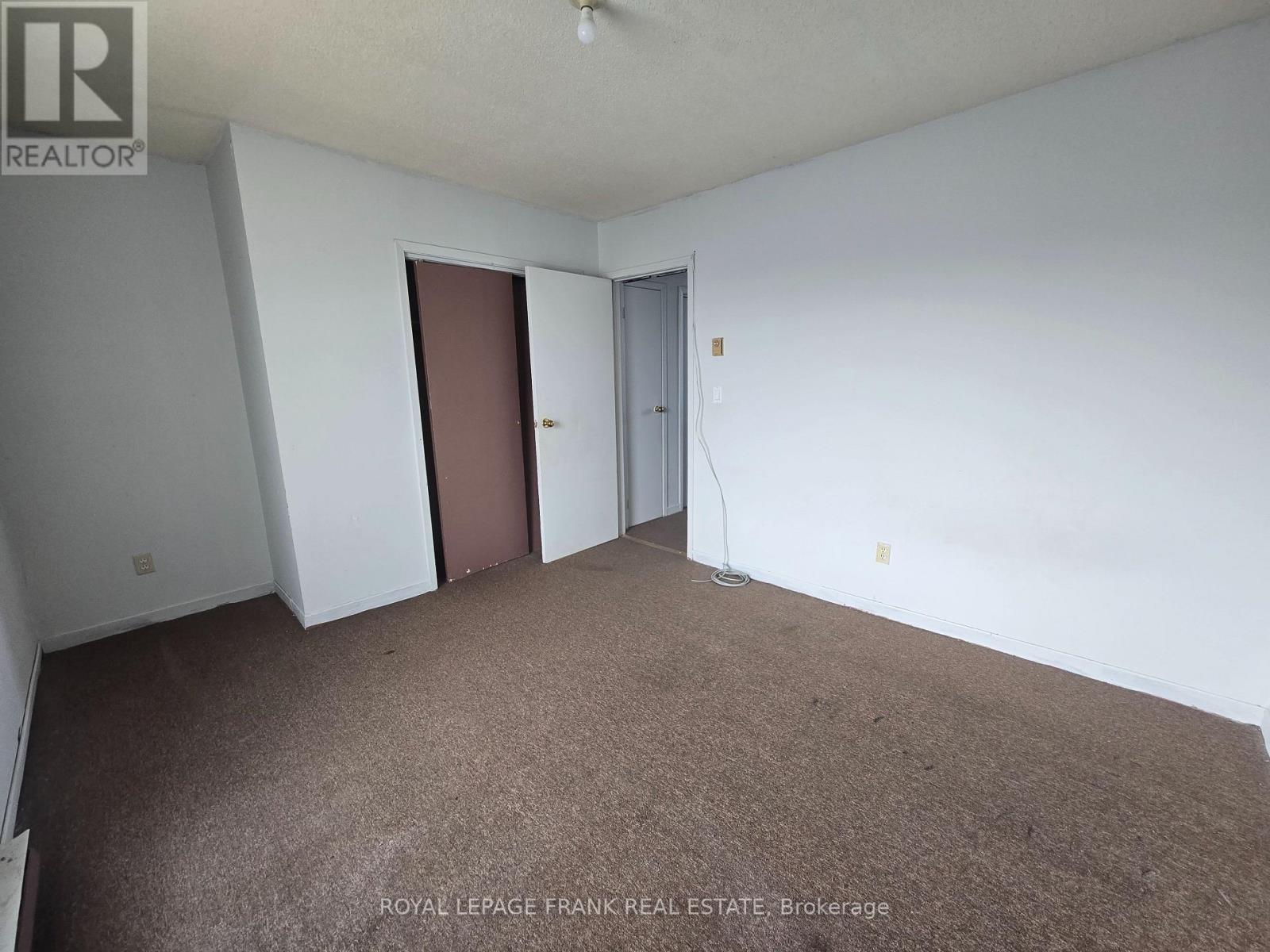 












APARTMENT #5 - 15 KING STREET E

,
Clarington (Bowmanville),




Ontario
L1C1N1

