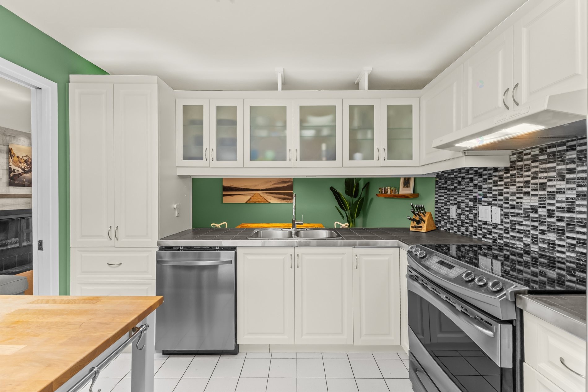 









674


Rue Marie-Derome

,
Saint-Jean-sur-Richelieu,




QC
J3A1T2

