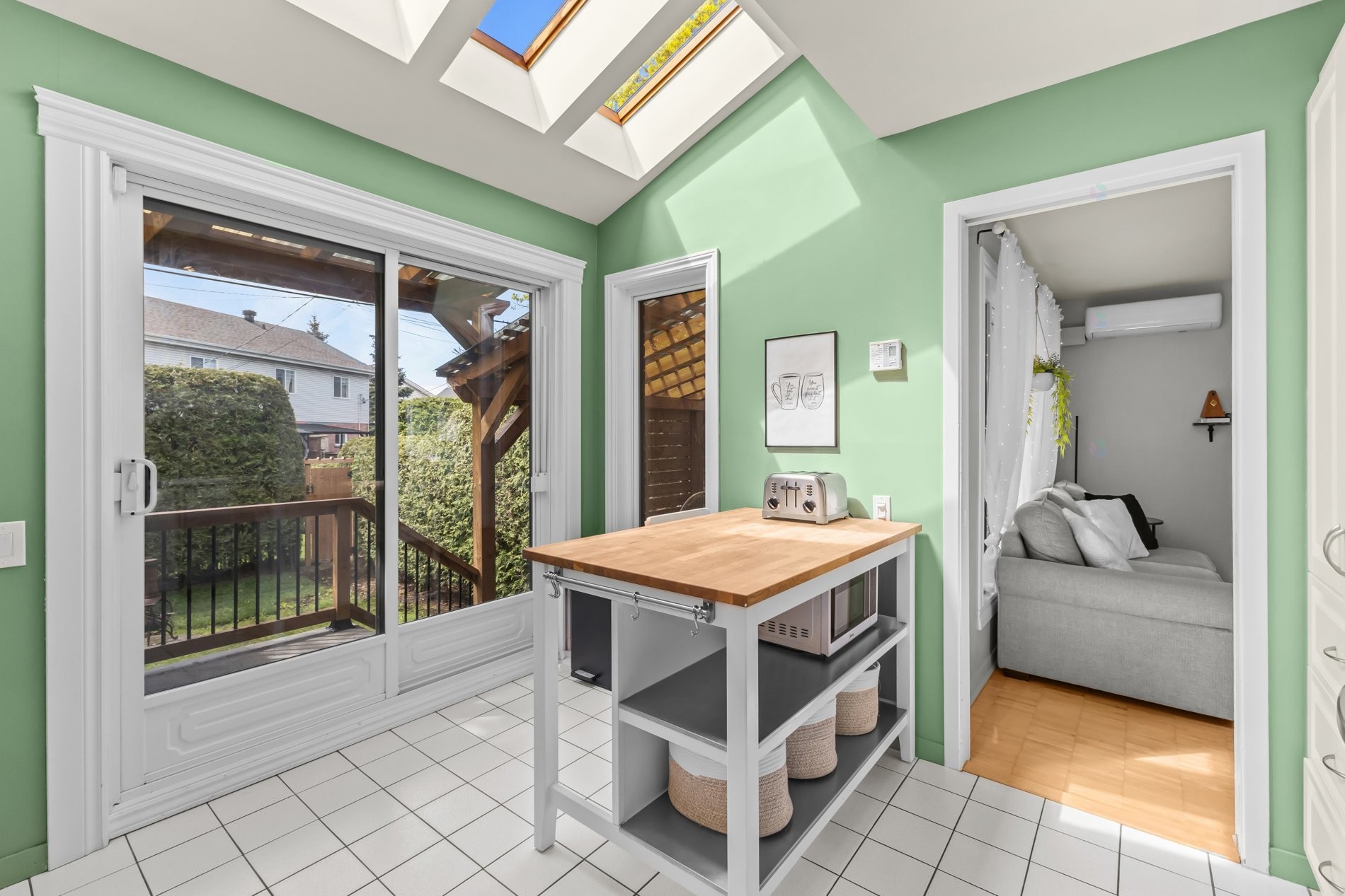 









674


Rue Marie-Derome

,
Saint-Jean-sur-Richelieu,




QC
J3A1T2

