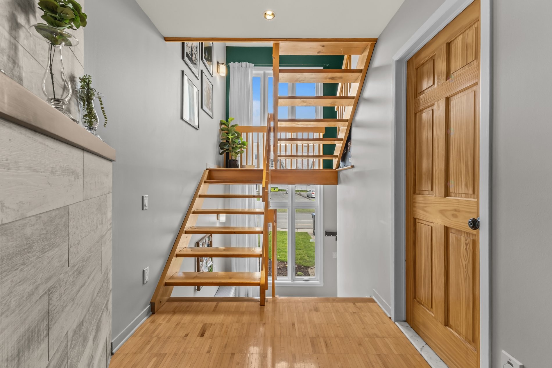 









674


Rue Marie-Derome

,
Saint-Jean-sur-Richelieu,




QC
J3A1T2

