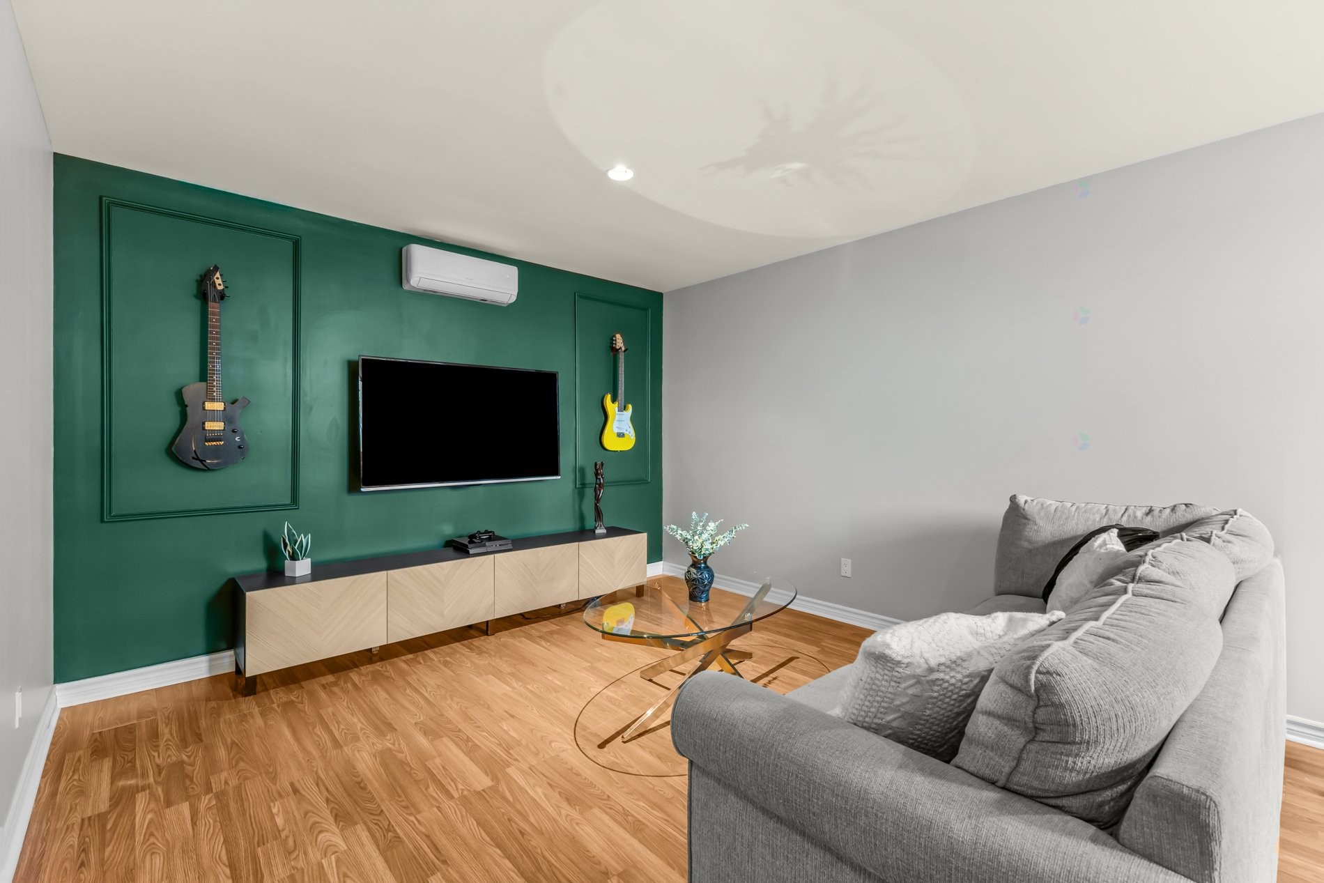









674


Rue Marie-Derome

,
Saint-Jean-sur-Richelieu,




QC
J3A1T2

