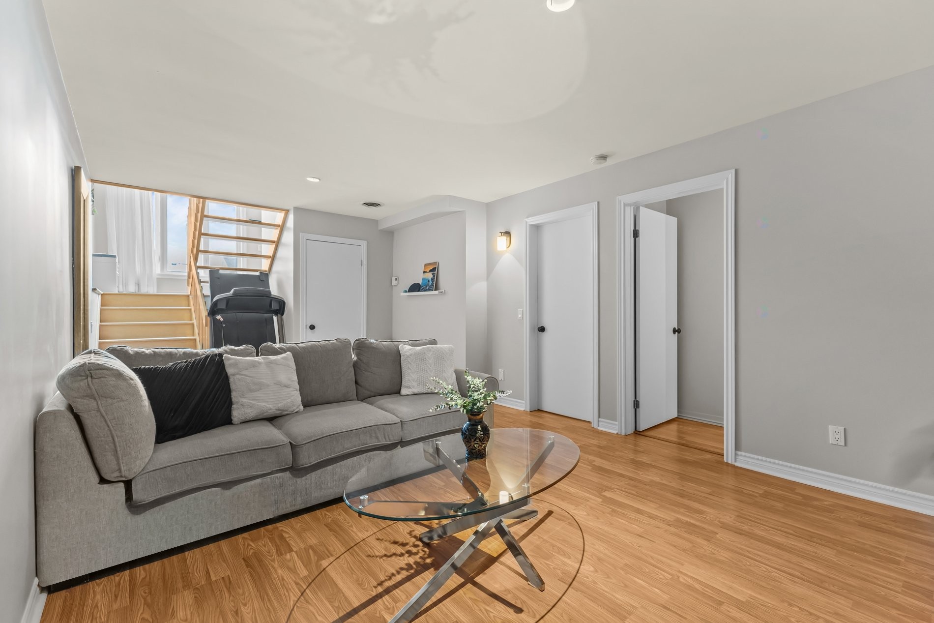 









674


Rue Marie-Derome

,
Saint-Jean-sur-Richelieu,




QC
J3A1T2

