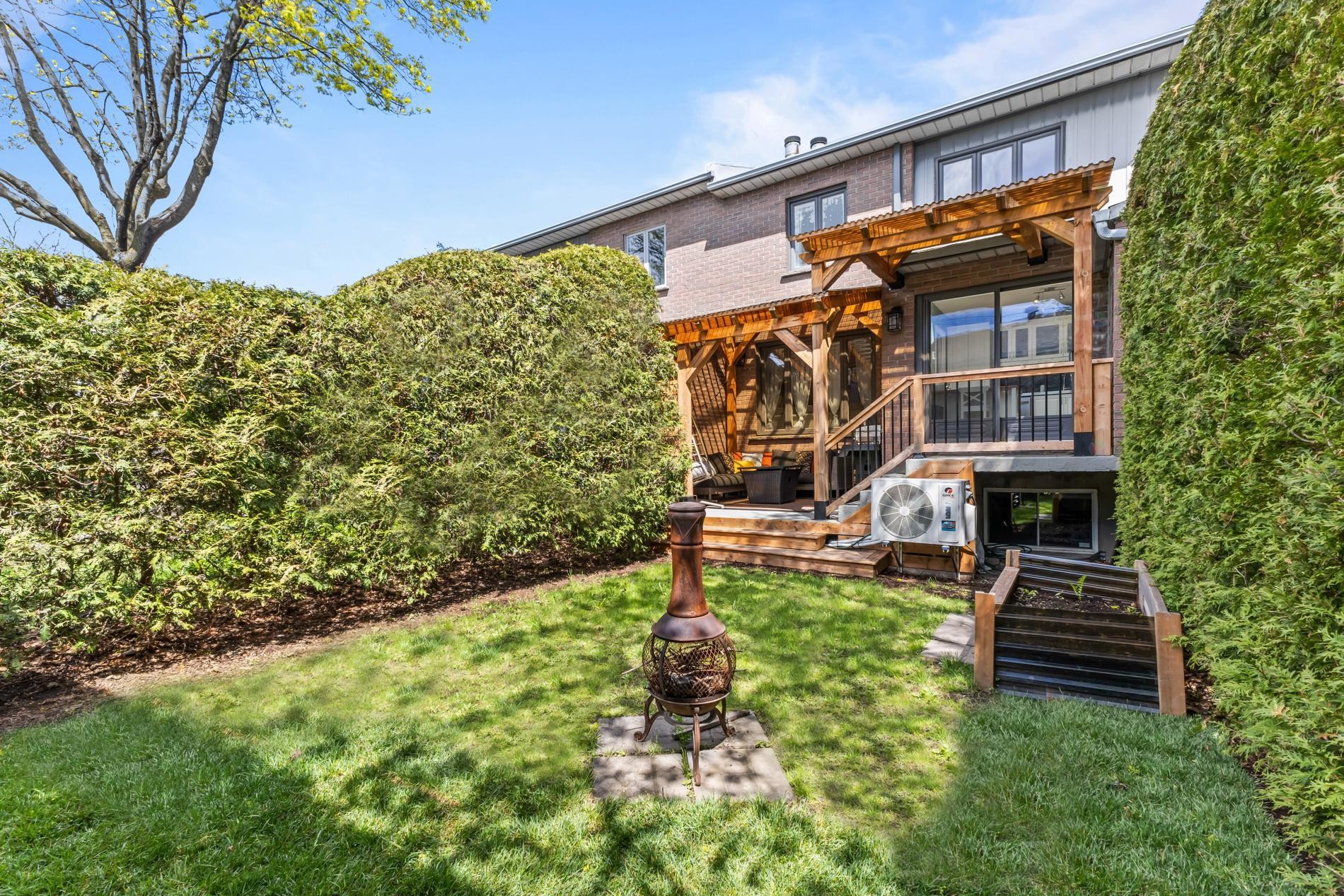 









674


Rue Marie-Derome

,
Saint-Jean-sur-Richelieu,




QC
J3A1T2

