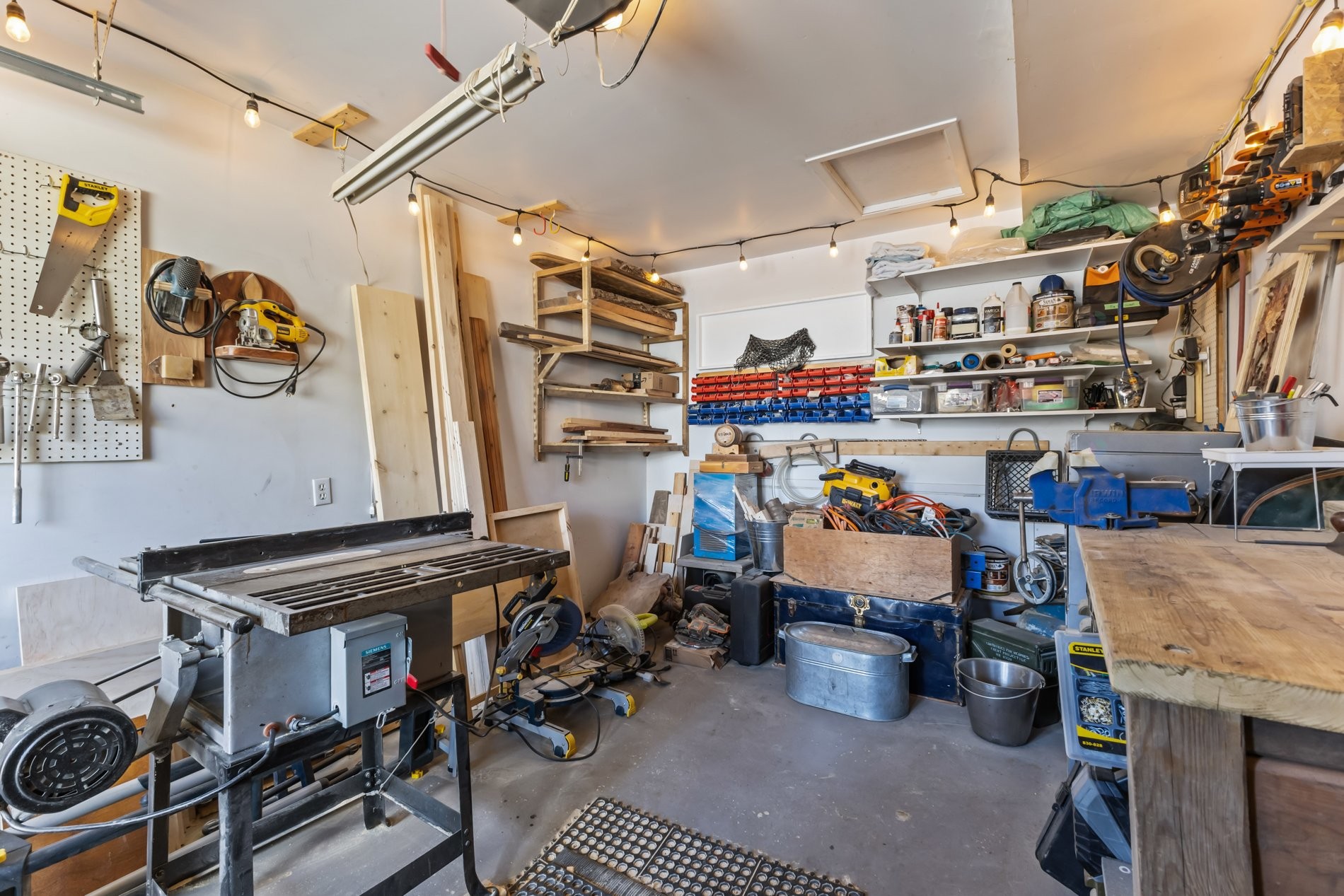 









674


Rue Marie-Derome

,
Saint-Jean-sur-Richelieu,




QC
J3A1T2

