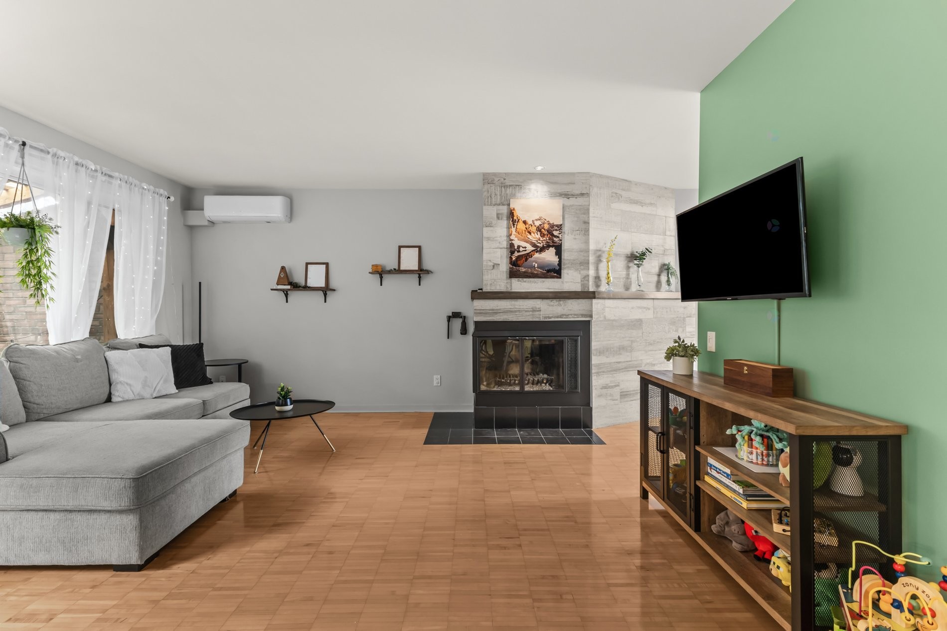 









674


Rue Marie-Derome

,
Saint-Jean-sur-Richelieu,




QC
J3A1T2

