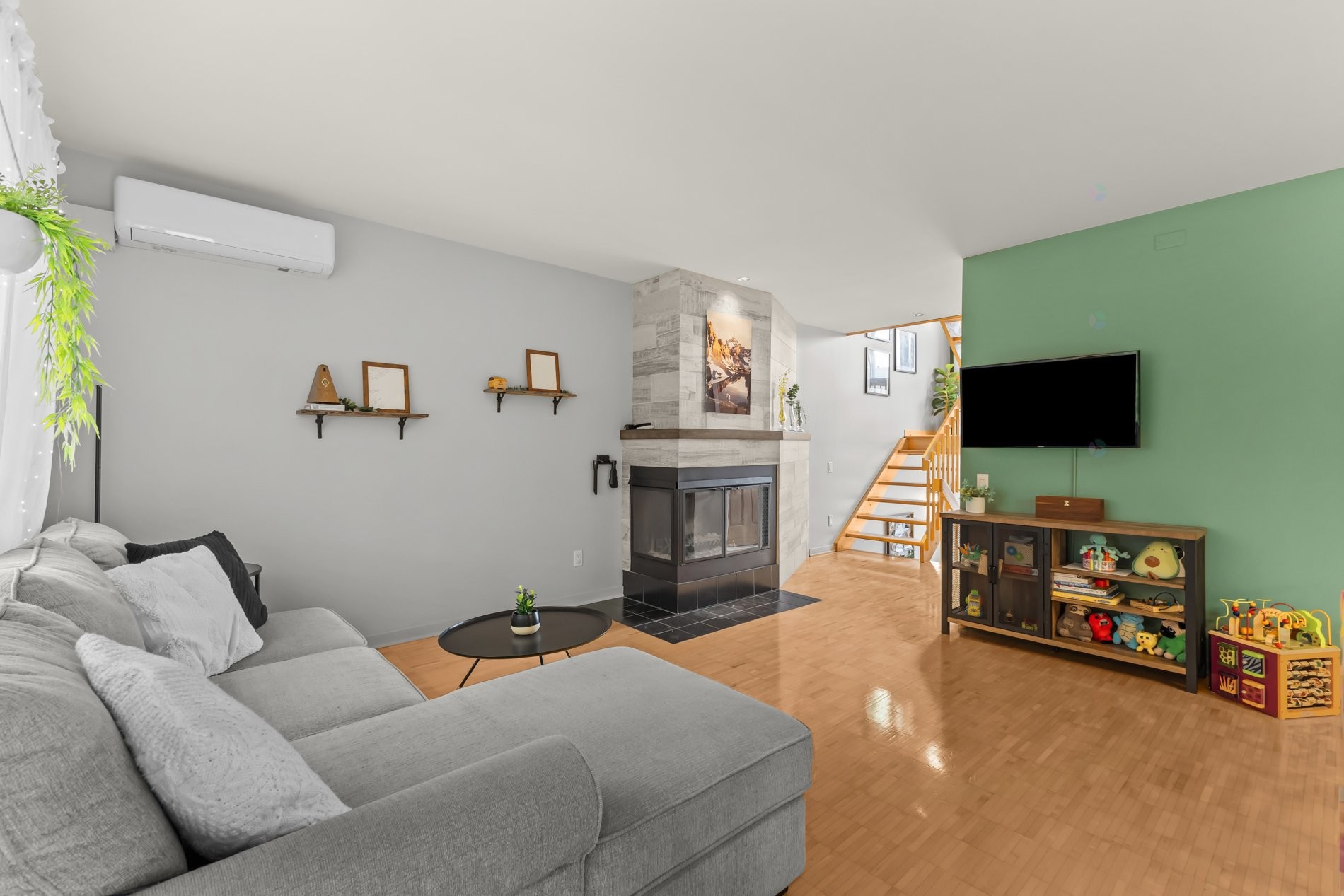 









674


Rue Marie-Derome

,
Saint-Jean-sur-Richelieu,




QC
J3A1T2

