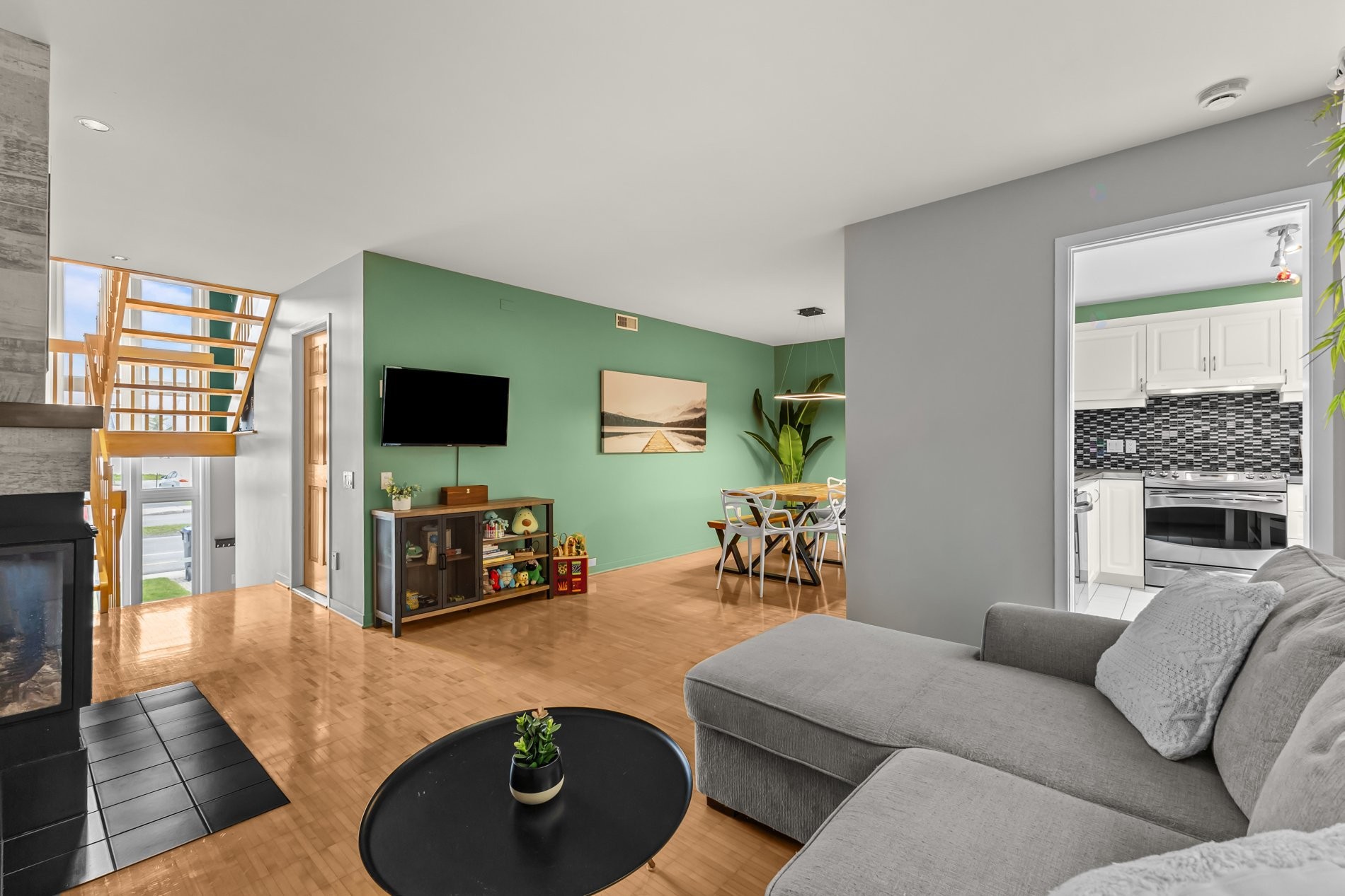 









674


Rue Marie-Derome

,
Saint-Jean-sur-Richelieu,




QC
J3A1T2

