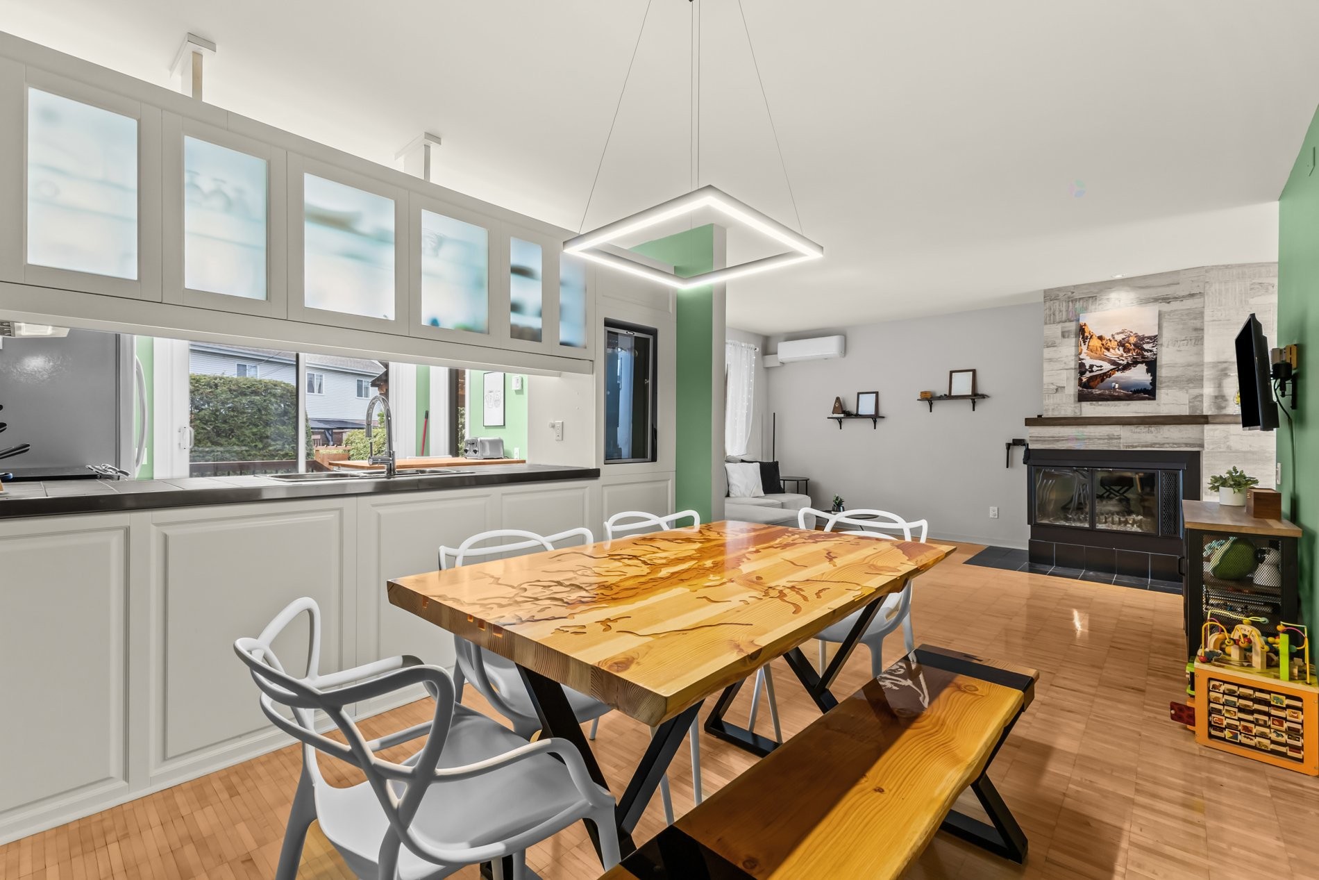 









674


Rue Marie-Derome

,
Saint-Jean-sur-Richelieu,




QC
J3A1T2

