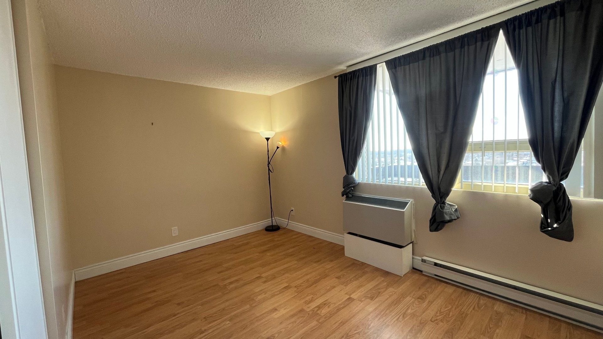 









295


Boul. St-Joseph

, 1507,
Gatineau (Hull),




QC
J8Y3Y5

