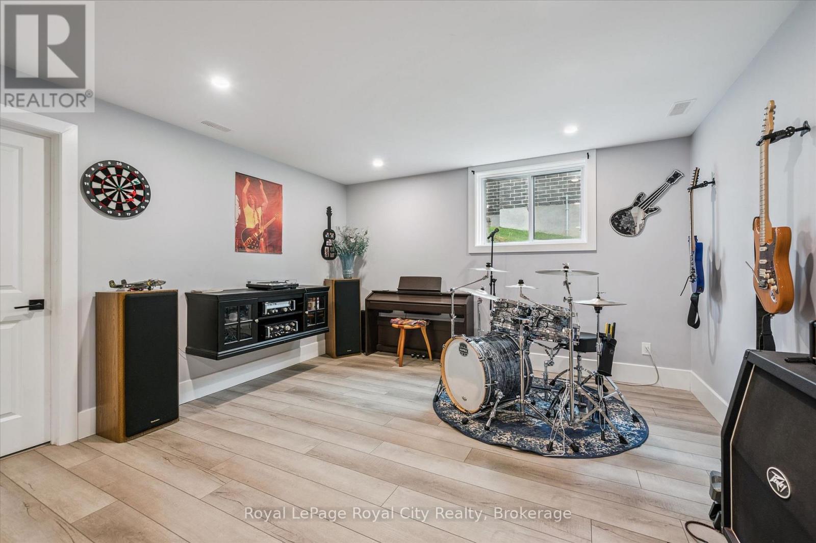 












50 FAITH DRIVE

,
Mapleton,




Ontario
N0G1P0

