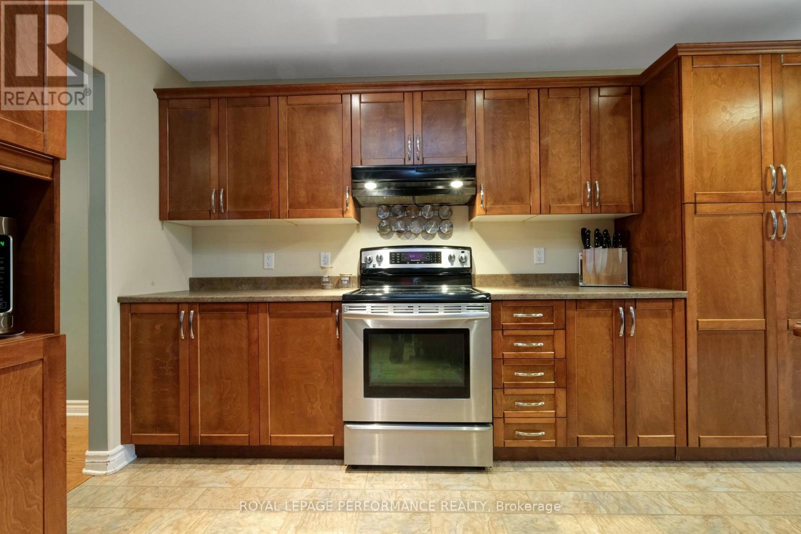












112 OLDE TOWNE AVENUE

,
Russell,




Ontario
K4R0A6


