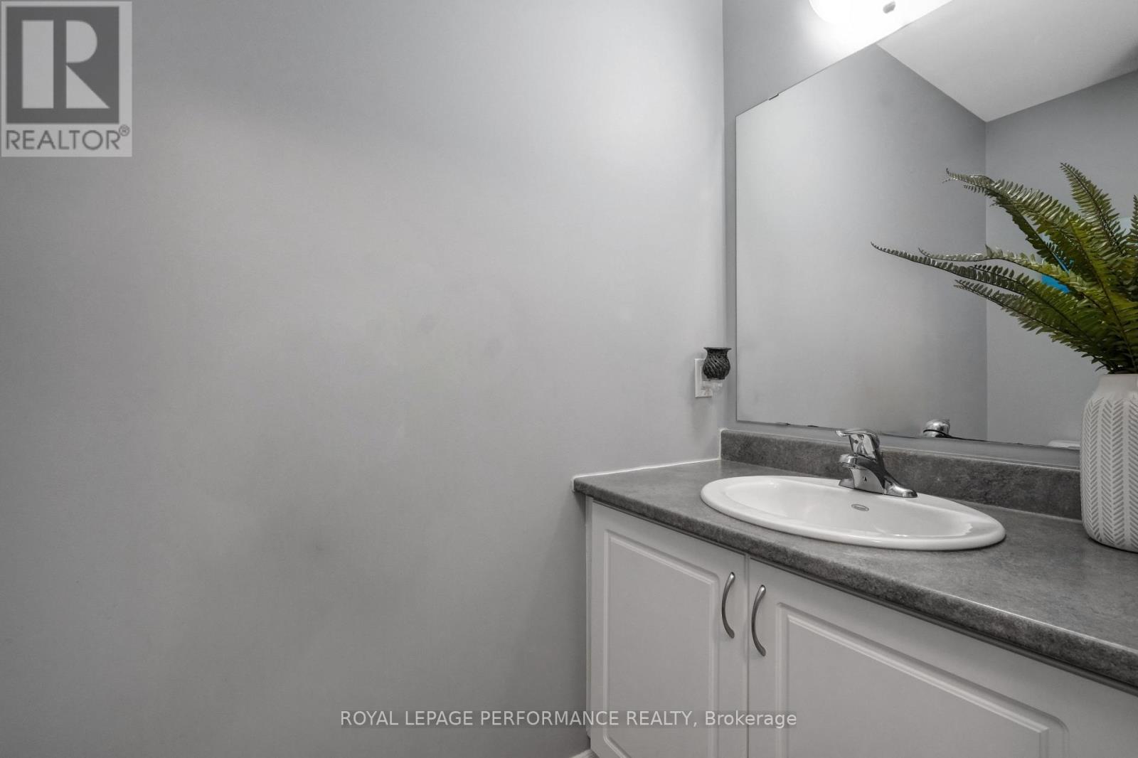 












112 OLDE TOWNE AVENUE

,
Russell,




Ontario
K4R0A6

