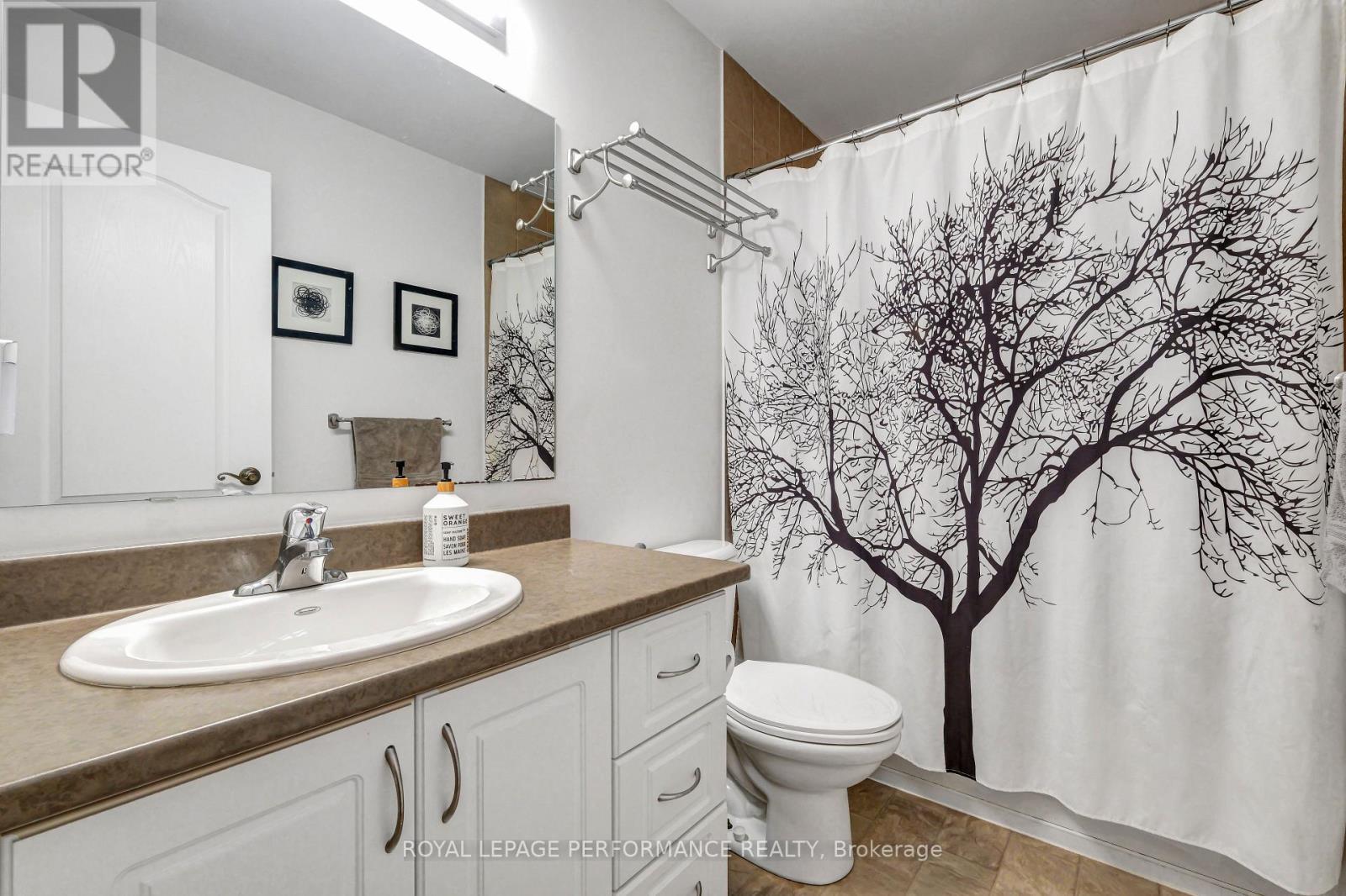 












112 OLDE TOWNE AVENUE

,
Russell,




Ontario
K4R0A6

