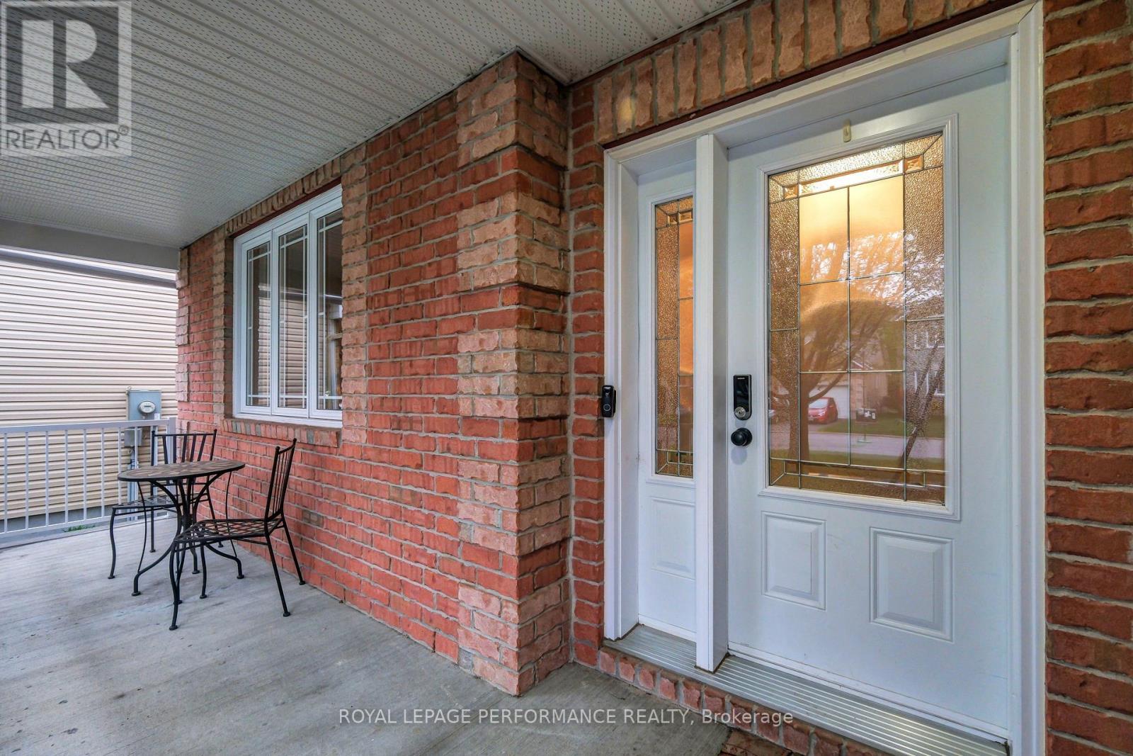 












112 OLDE TOWNE AVENUE

,
Russell,




Ontario
K4R0A6

