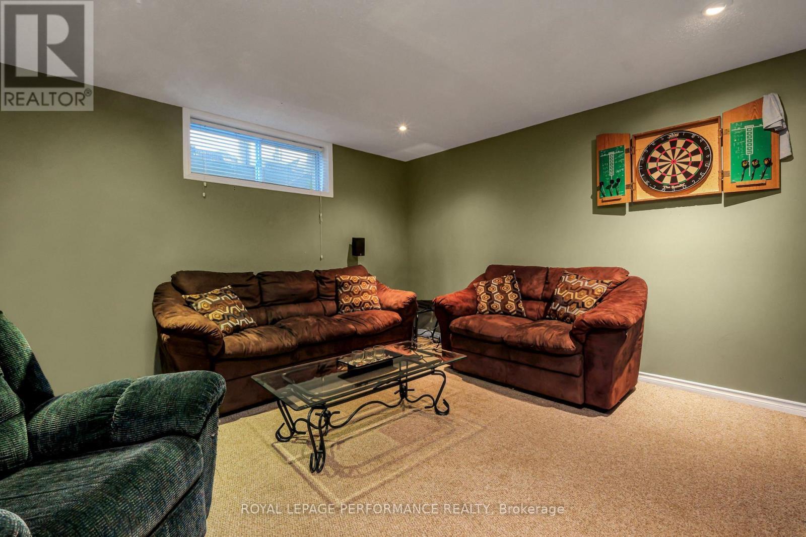 












112 OLDE TOWNE AVENUE

,
Russell,




Ontario
K4R0A6

