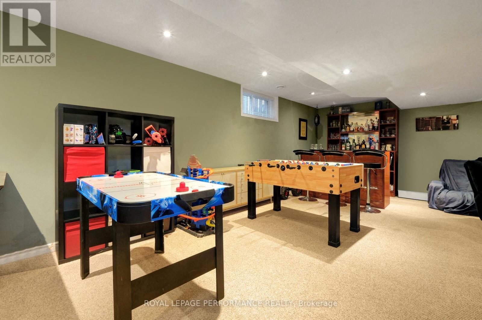 












112 OLDE TOWNE AVENUE

,
Russell,




Ontario
K4R0A6

