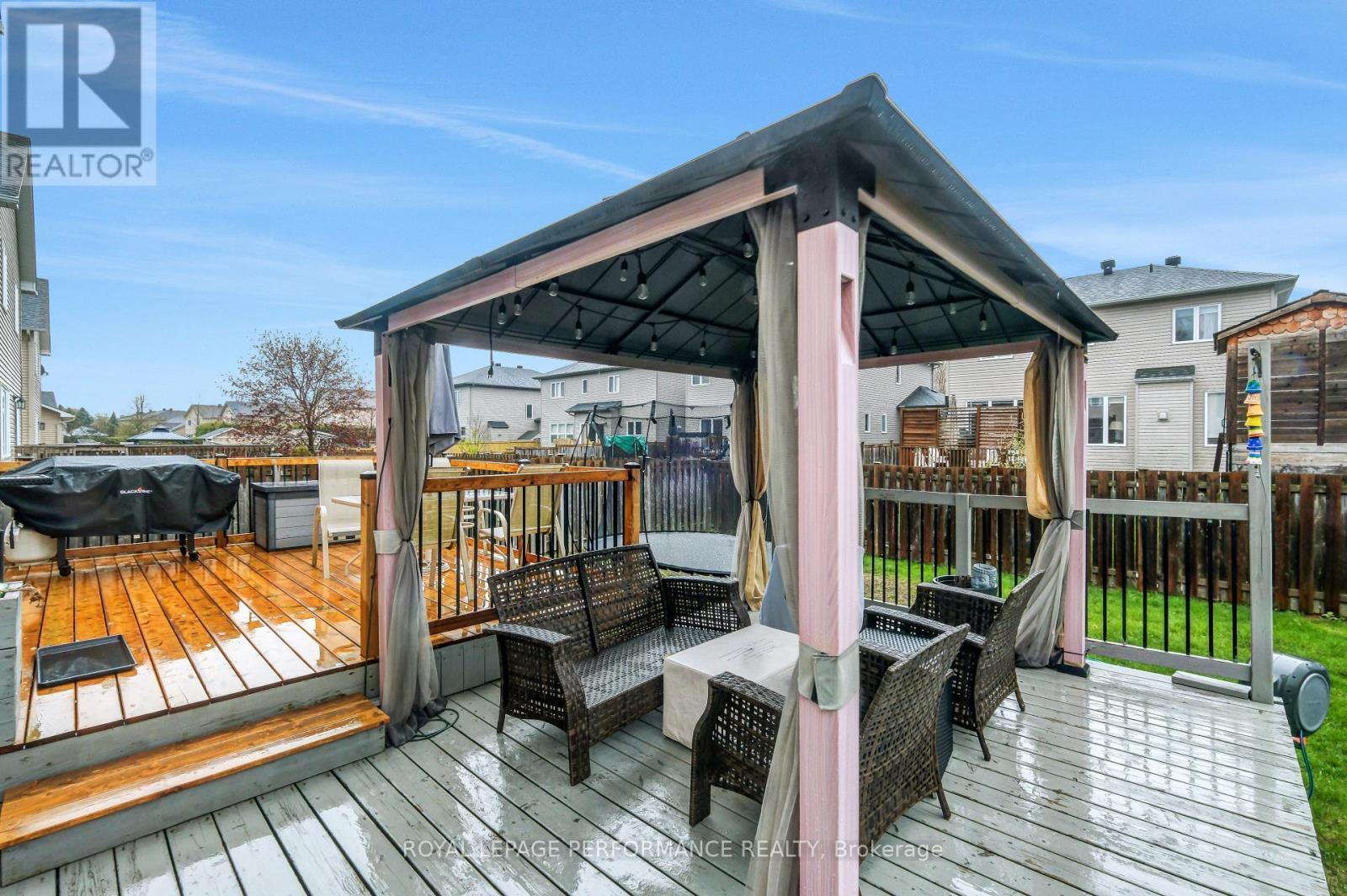 












112 OLDE TOWNE AVENUE

,
Russell,




Ontario
K4R0A6

