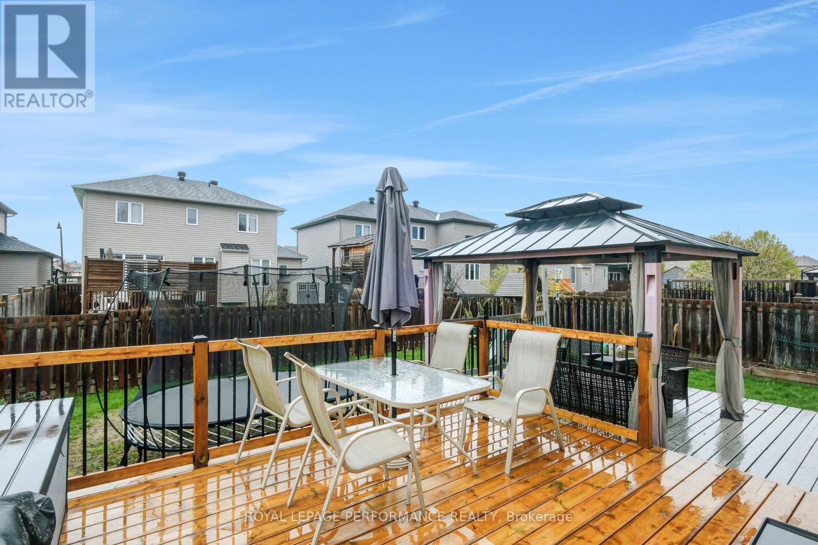 












112 OLDE TOWNE AVENUE

,
Russell,




Ontario
K4R0A6

