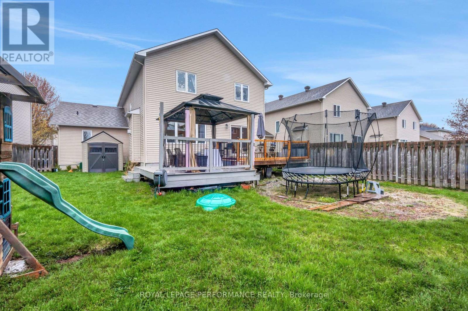 












112 OLDE TOWNE AVENUE

,
Russell,




Ontario
K4R0A6

