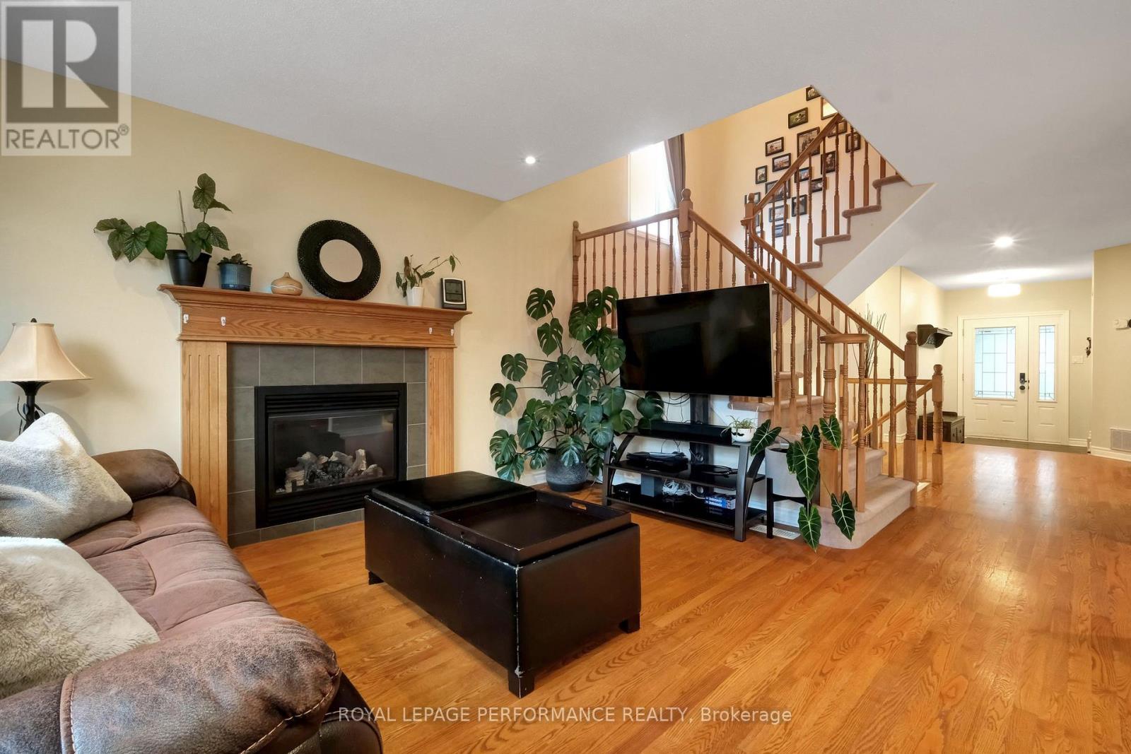 












112 OLDE TOWNE AVENUE

,
Russell,




Ontario
K4R0A6


