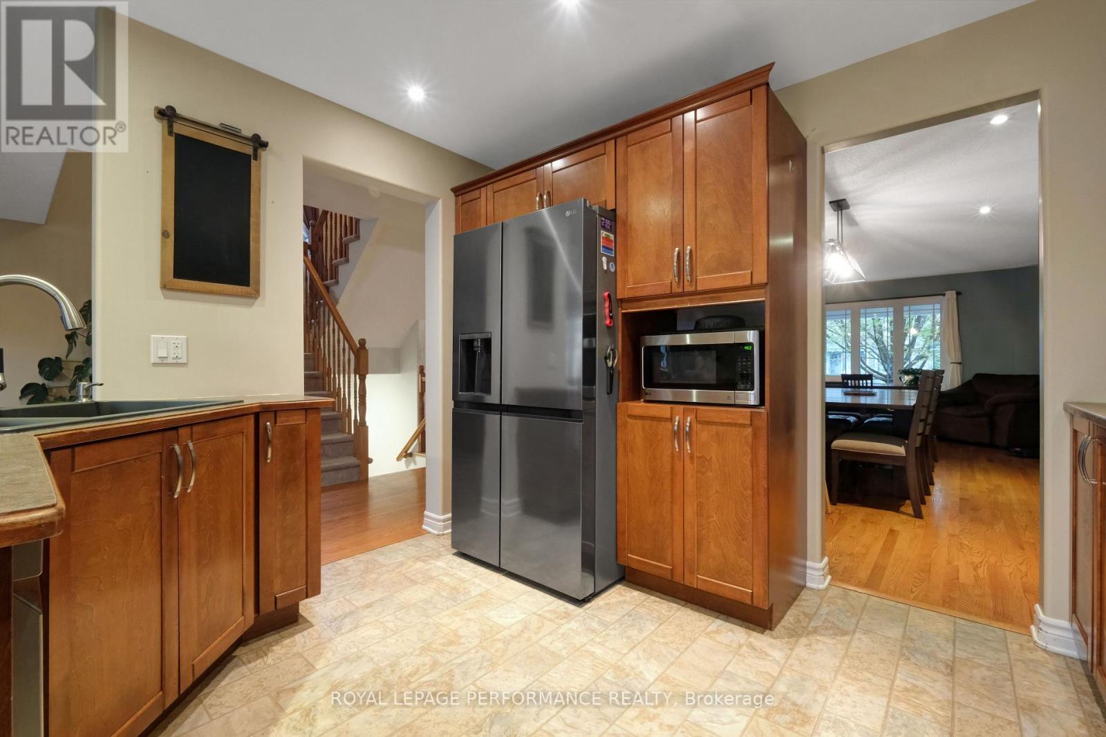 












112 OLDE TOWNE AVENUE

,
Russell,




Ontario
K4R0A6


