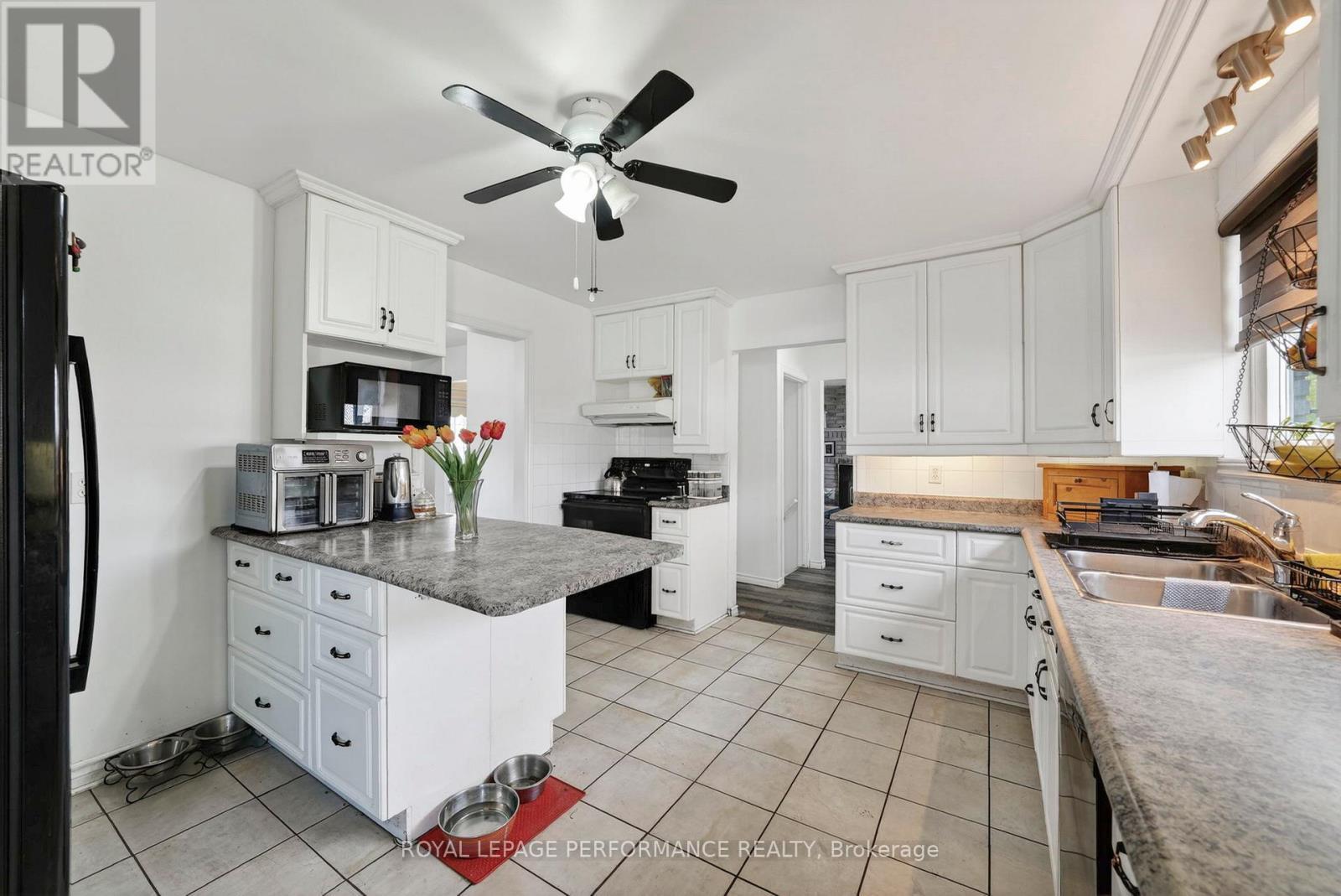 












1824 ELGIN STREET

,
Cornwall,




Ontario
K6J5C1

