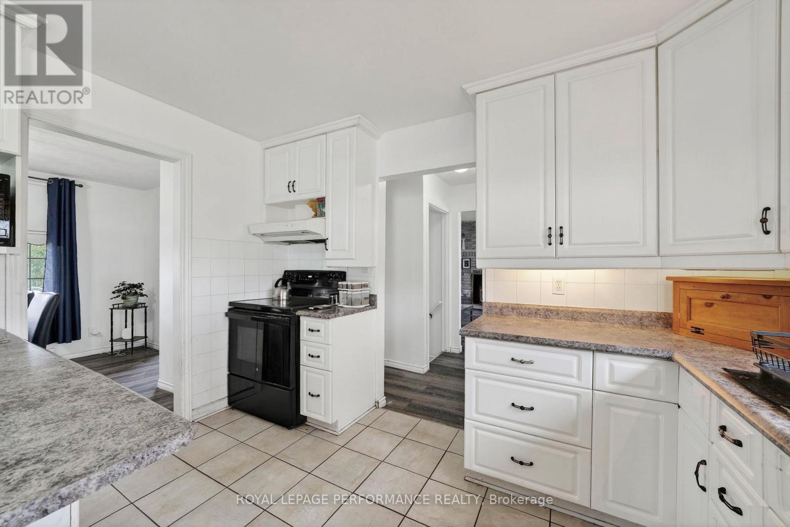 












1824 ELGIN STREET

,
Cornwall,




Ontario
K6J5C1


