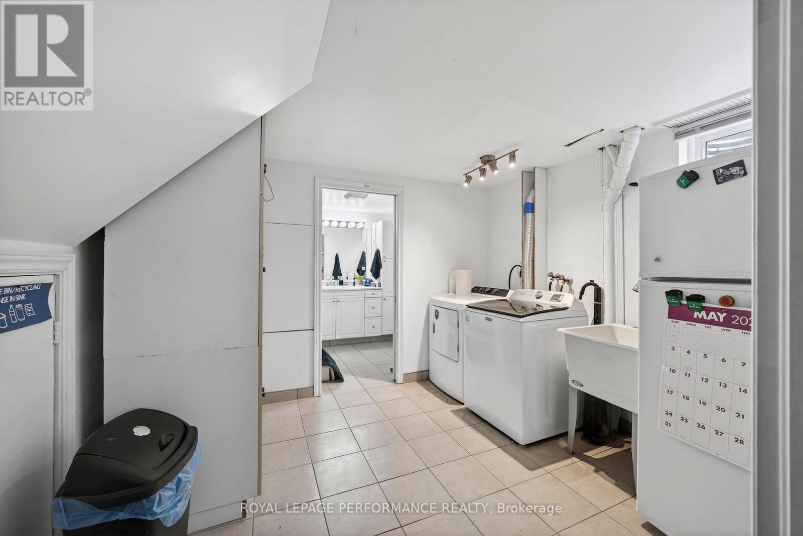 












1824 ELGIN STREET

,
Cornwall,




Ontario
K6J5C1

