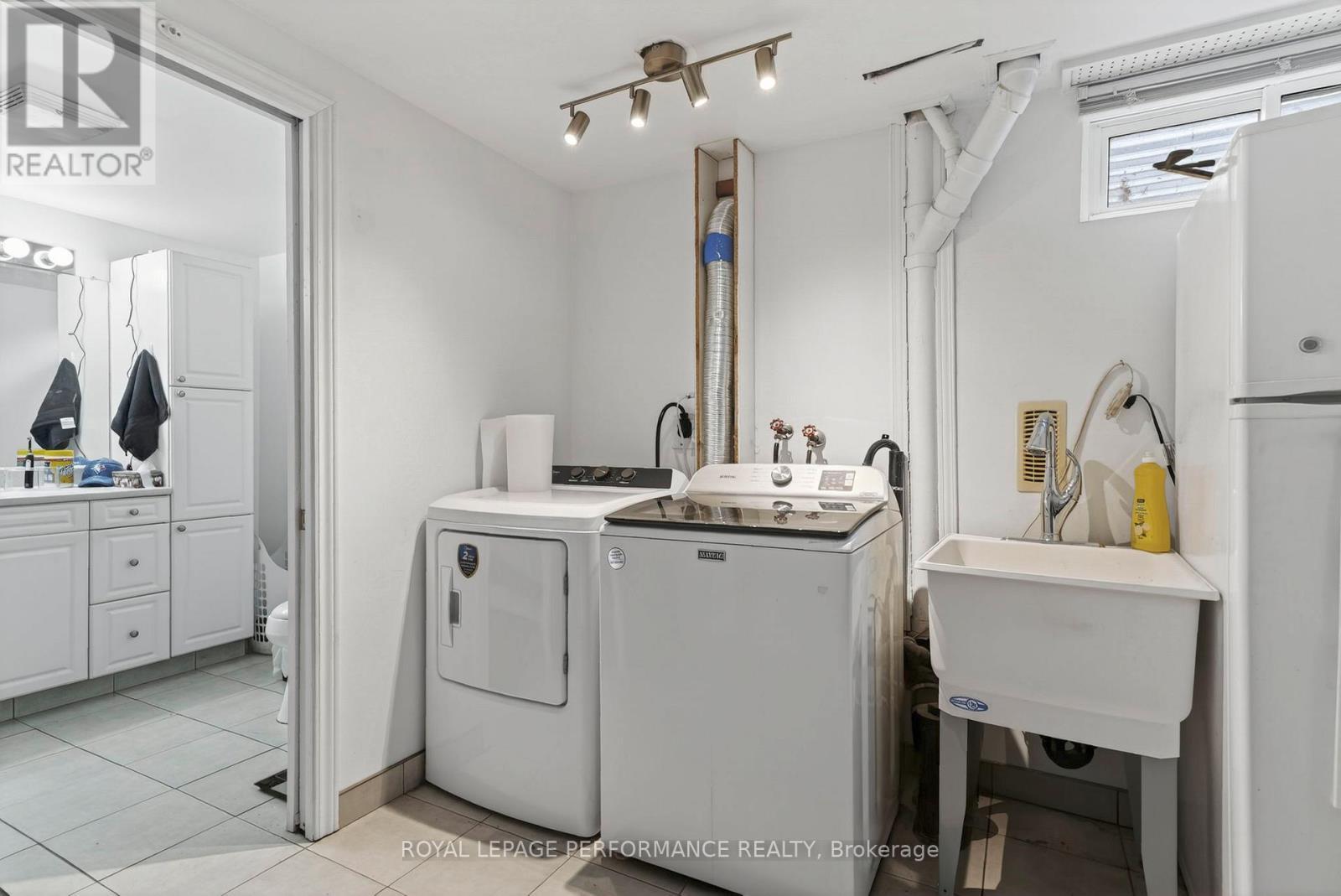 












1824 ELGIN STREET

,
Cornwall,




Ontario
K6J5C1


