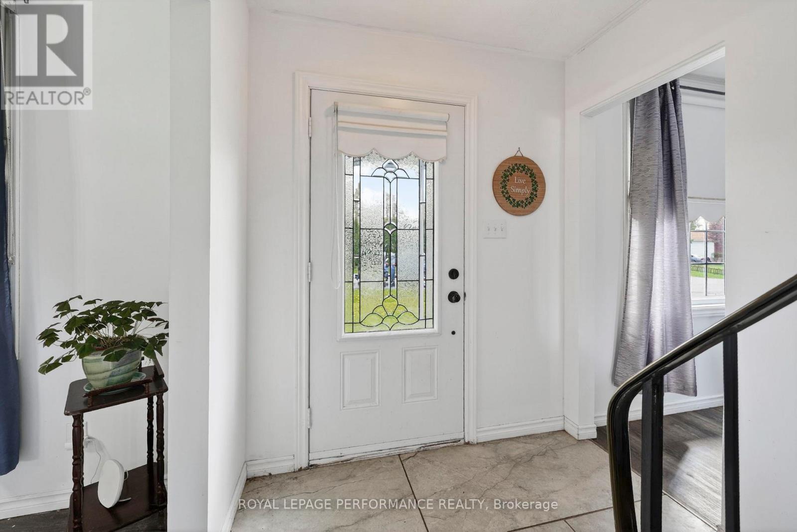 












1824 ELGIN STREET

,
Cornwall,




Ontario
K6J5C1

