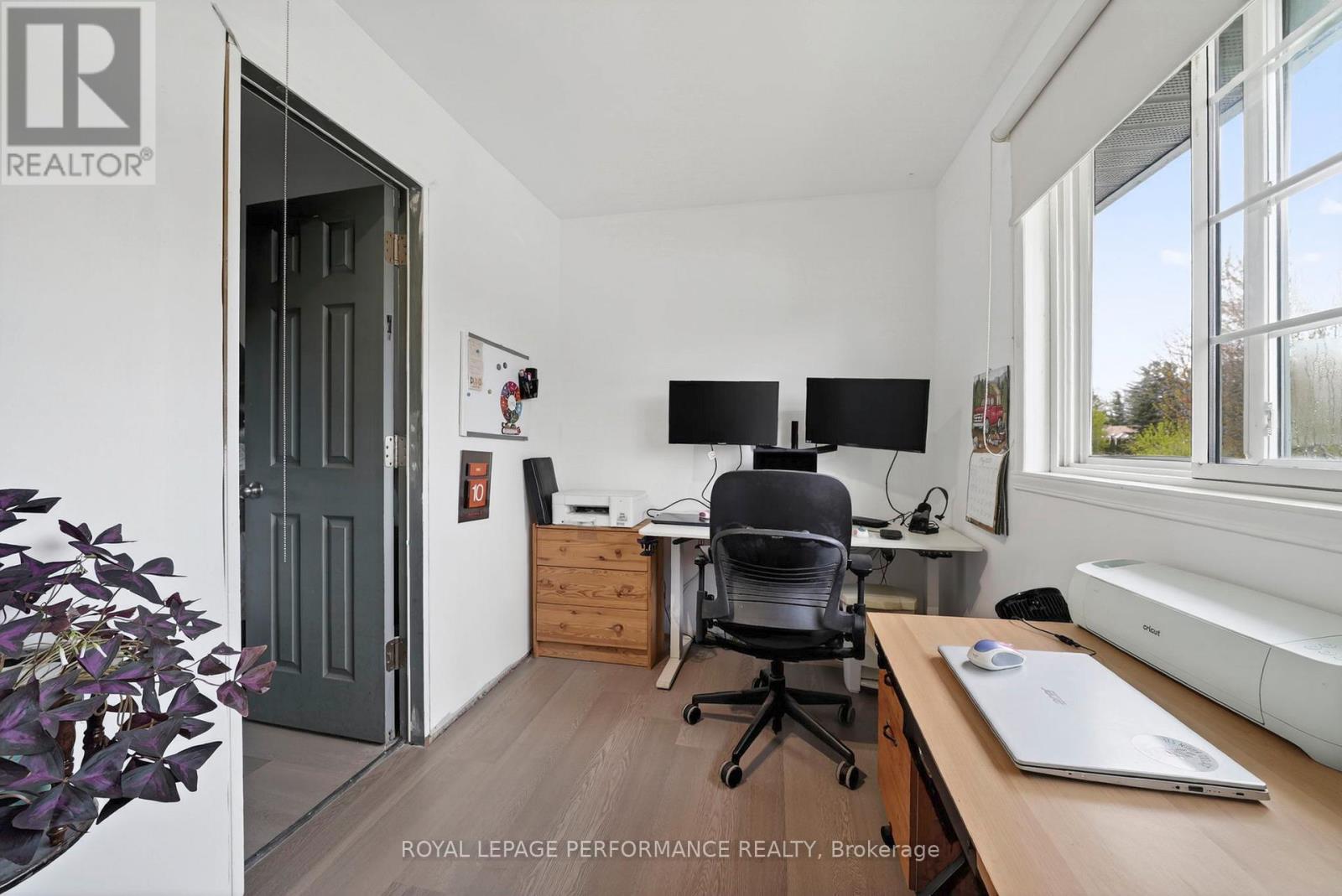 












1824 ELGIN STREET

,
Cornwall,




Ontario
K6J5C1

