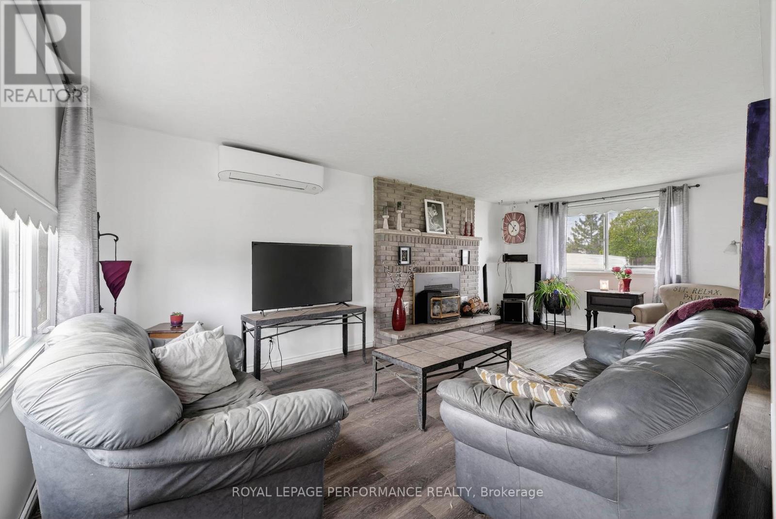 












1824 ELGIN STREET

,
Cornwall,




Ontario
K6J5C1


