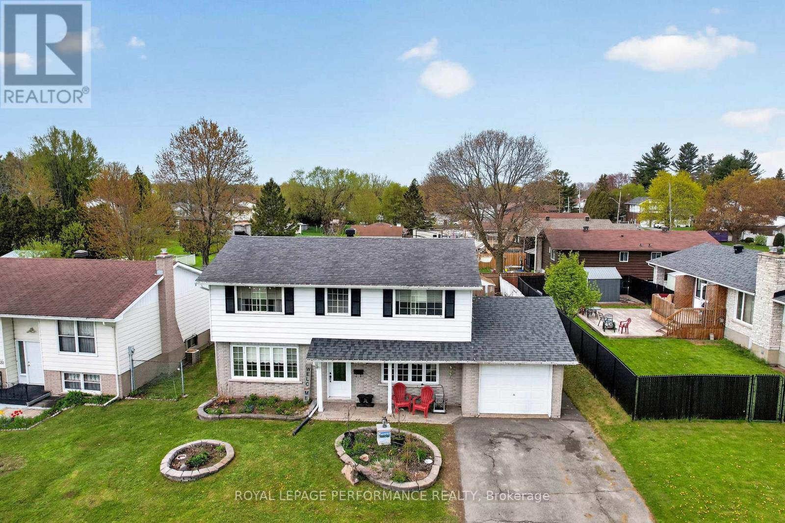 












1824 ELGIN STREET

,
Cornwall,




Ontario
K6J5C1

