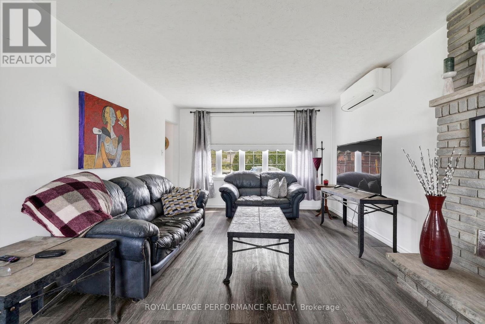 












1824 ELGIN STREET

,
Cornwall,




Ontario
K6J5C1

