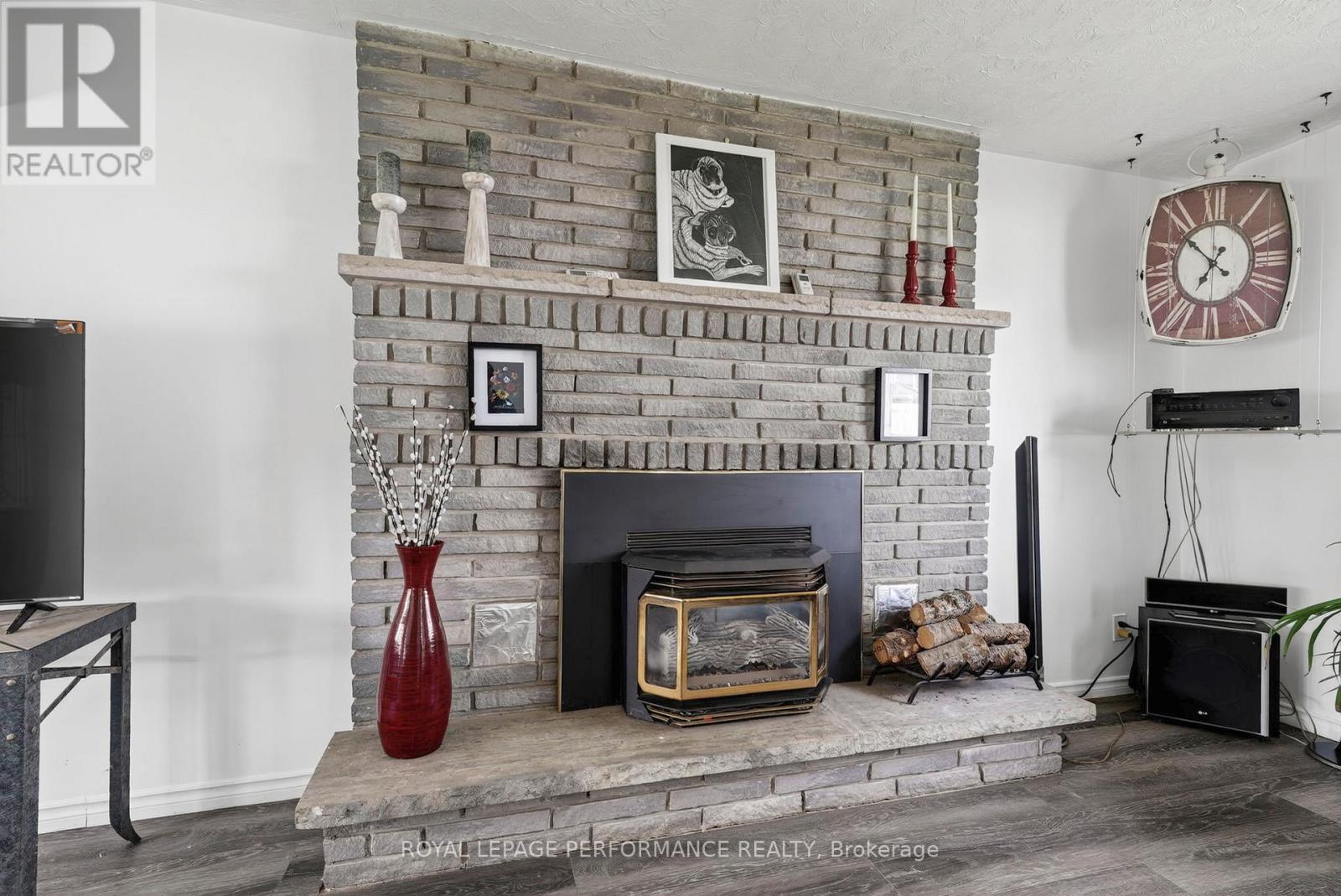 












1824 ELGIN STREET

,
Cornwall,




Ontario
K6J5C1


