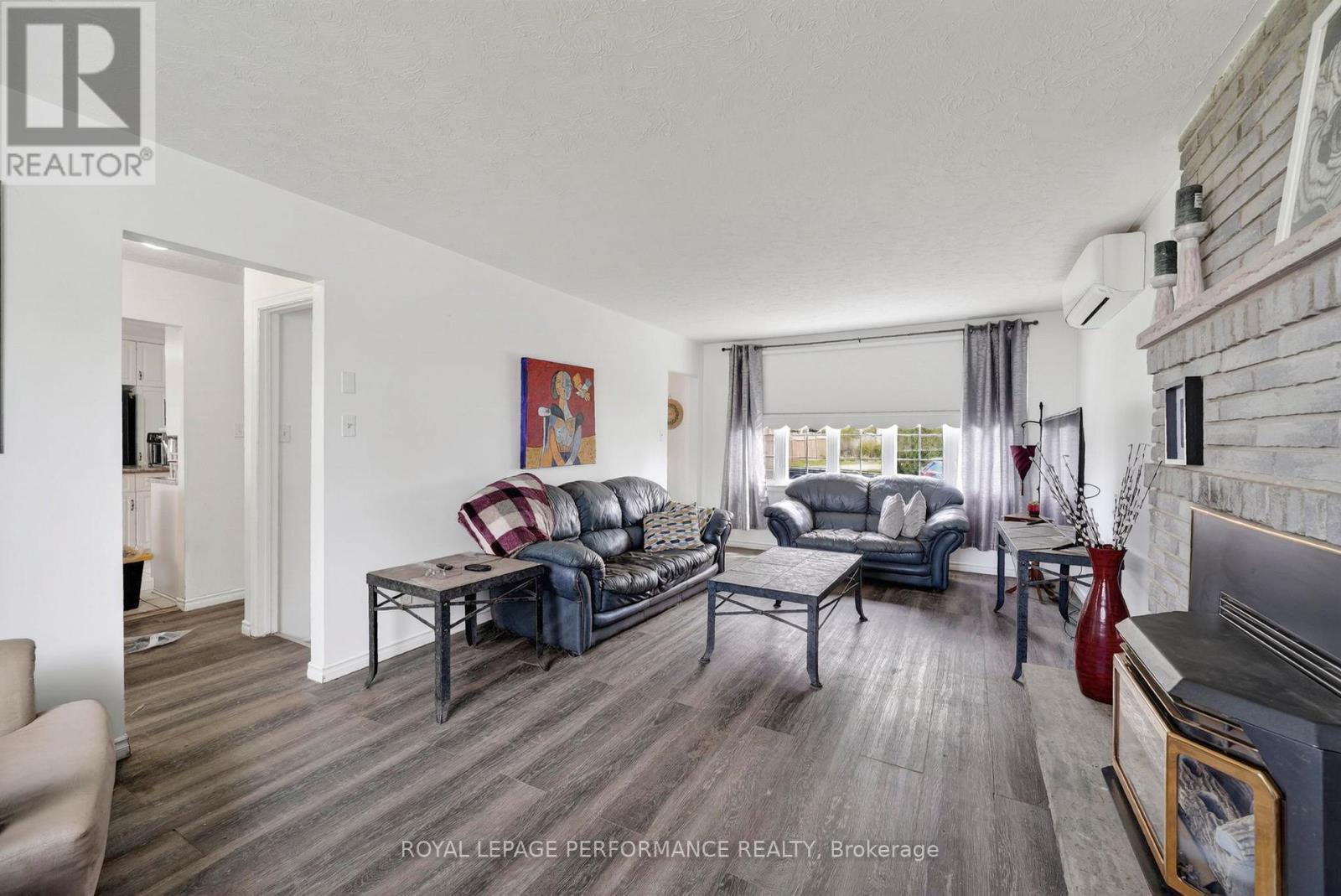 












1824 ELGIN STREET

,
Cornwall,




Ontario
K6J5C1

