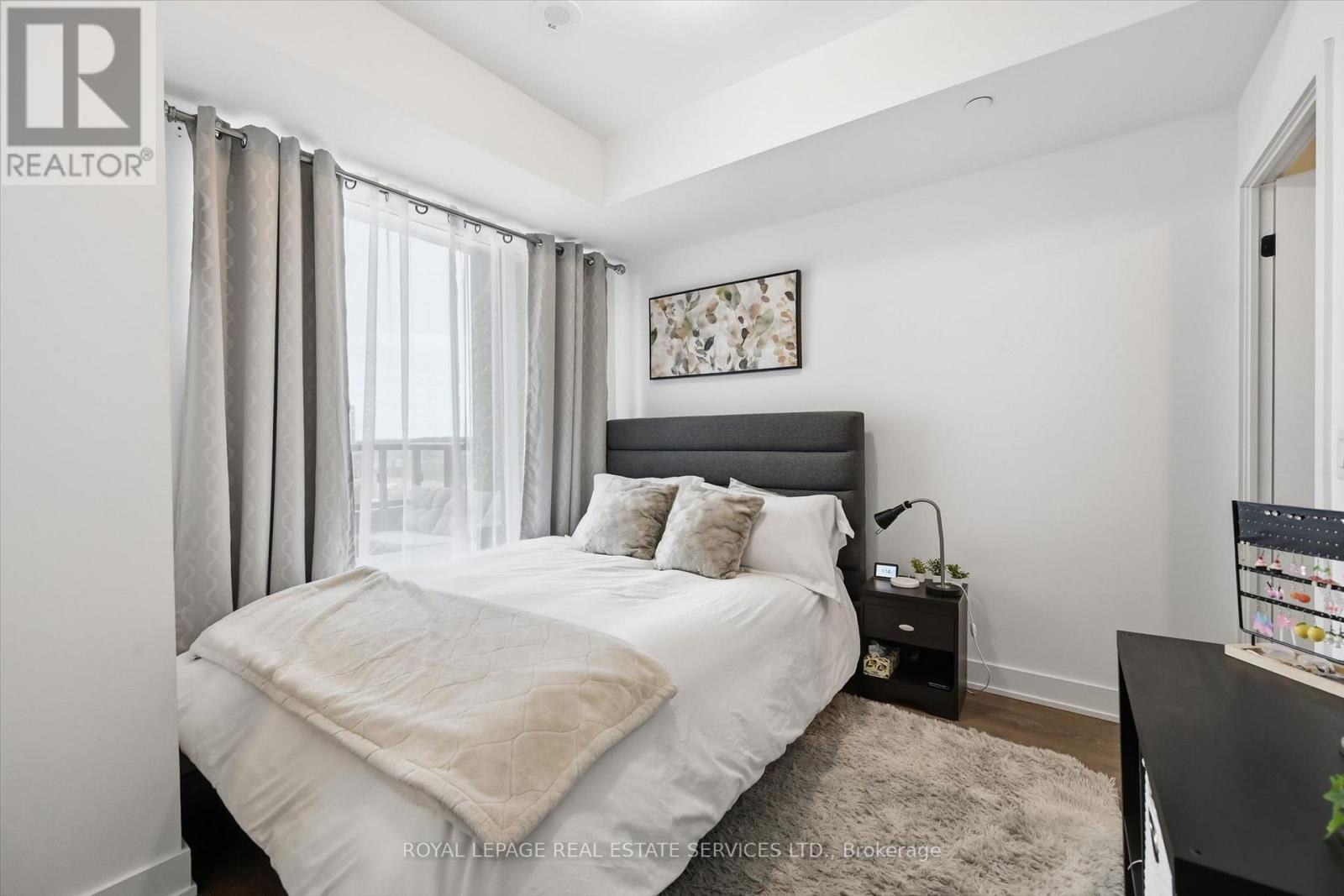 












726 - 2485 TAUNTON ROAD

,
Oakville,




Ontario
L6H3R8


