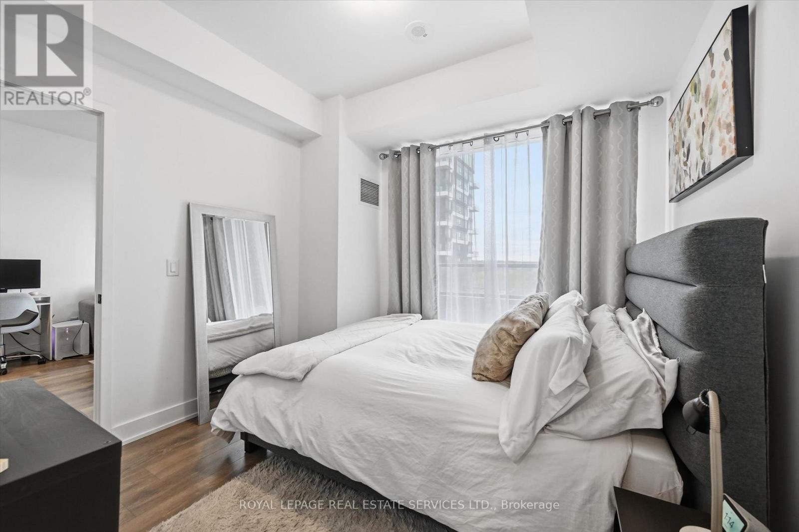 












726 - 2485 TAUNTON ROAD

,
Oakville,




Ontario
L6H3R8

