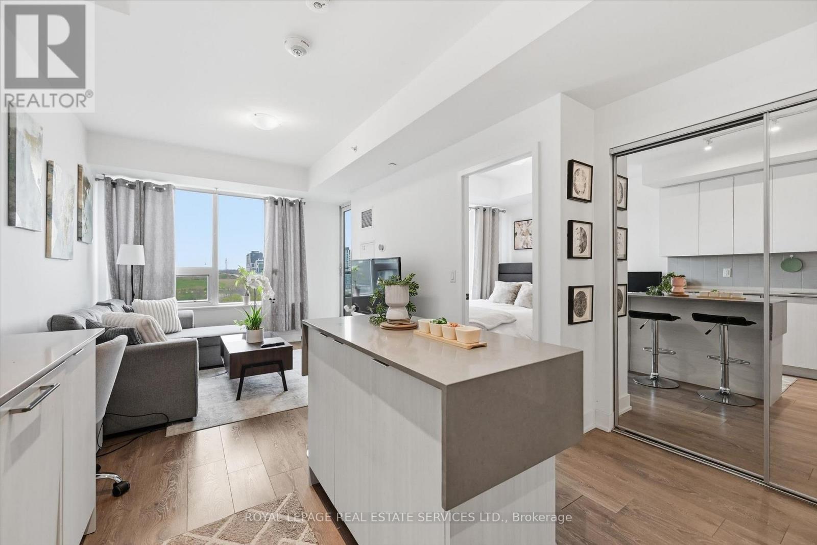 












726 - 2485 TAUNTON ROAD

,
Oakville,




Ontario
L6H3R8

