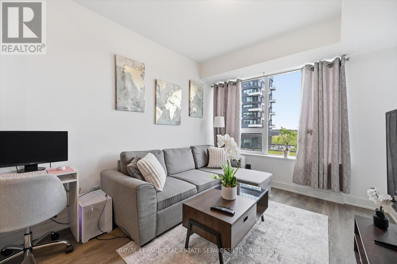 












726 - 2485 TAUNTON ROAD

,
Oakville,




Ontario
L6H3R8

