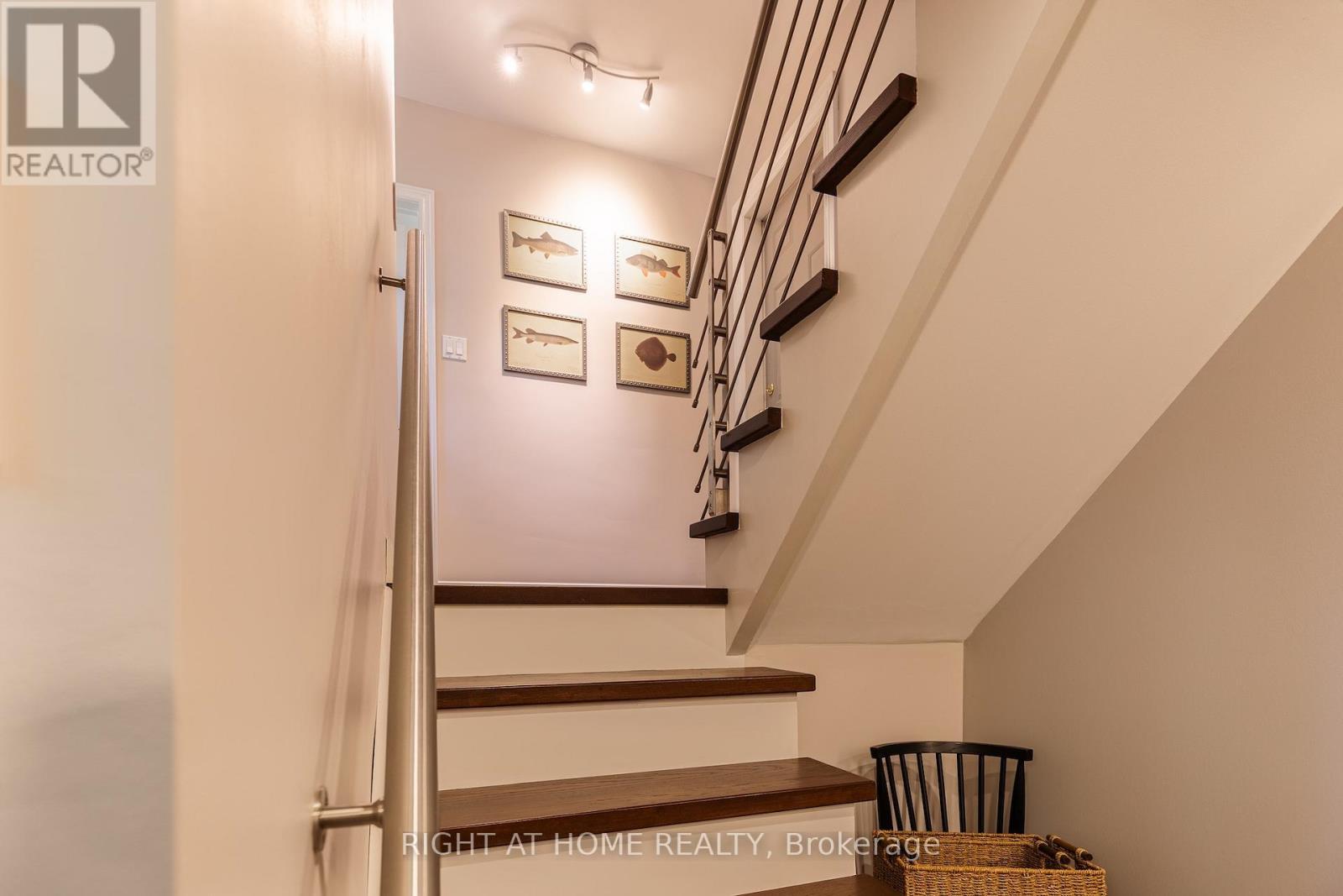 












3325 ENNISKILLEN CIRCLE

,
Mississauga,




Ontario
L5C2M9

