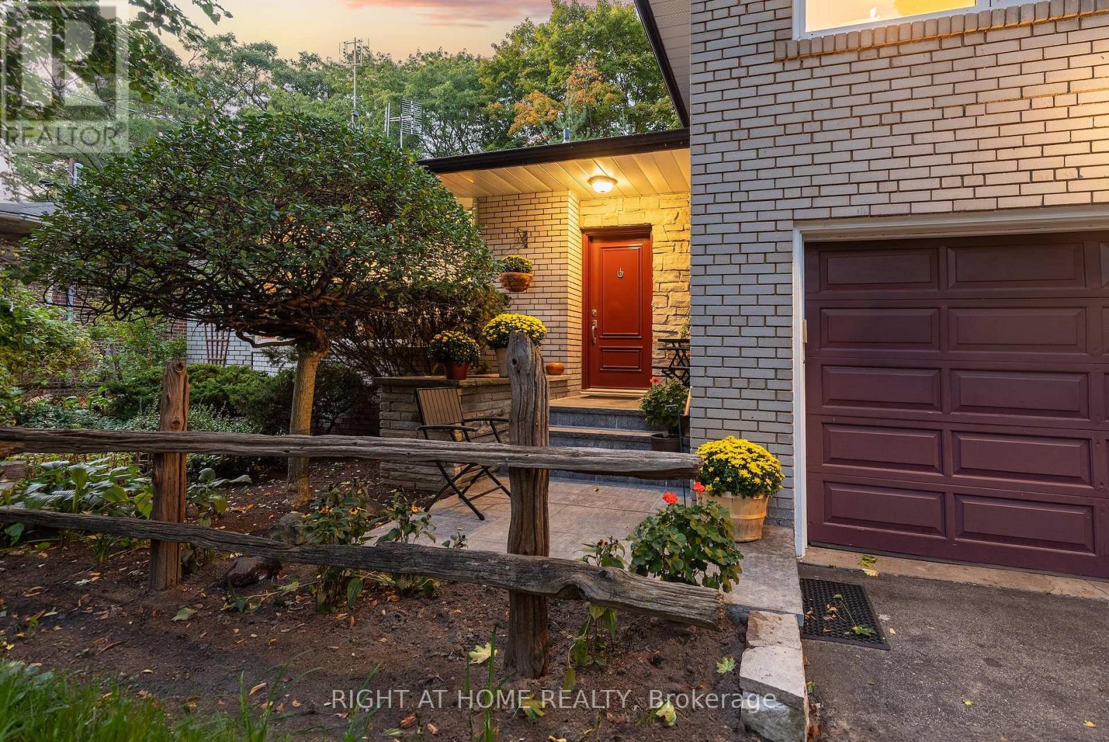 












3325 ENNISKILLEN CIRCLE

,
Mississauga,




Ontario
L5C2M9

