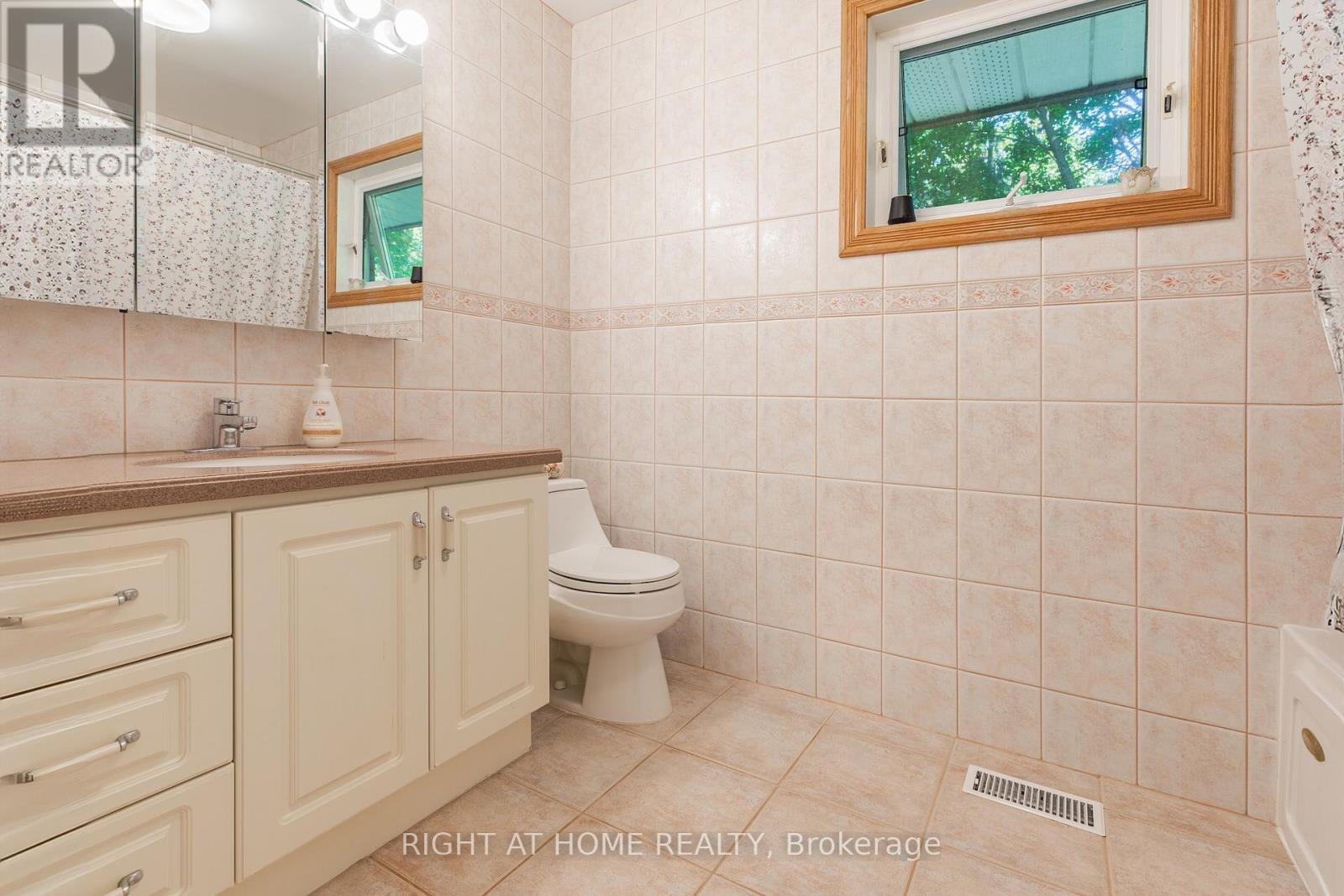 












3325 ENNISKILLEN CIRCLE

,
Mississauga,




Ontario
L5C2M9

