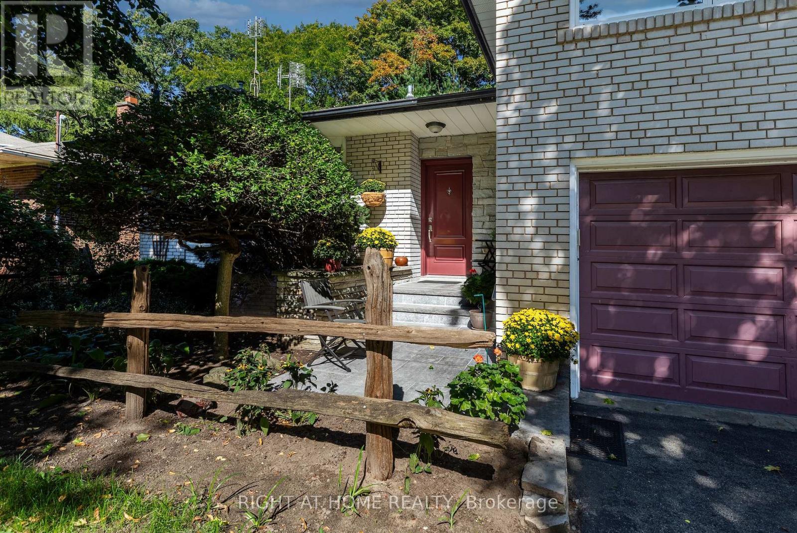 












3325 ENNISKILLEN CIRCLE

,
Mississauga,




Ontario
L5C2M9

