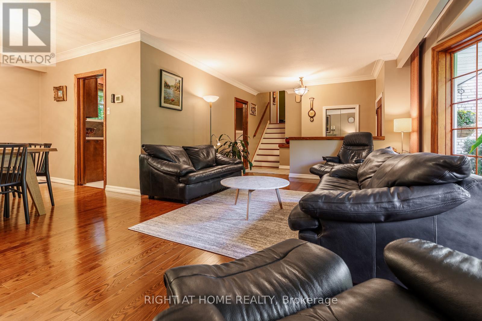 












3325 ENNISKILLEN CIRCLE

,
Mississauga,




Ontario
L5C2M9

