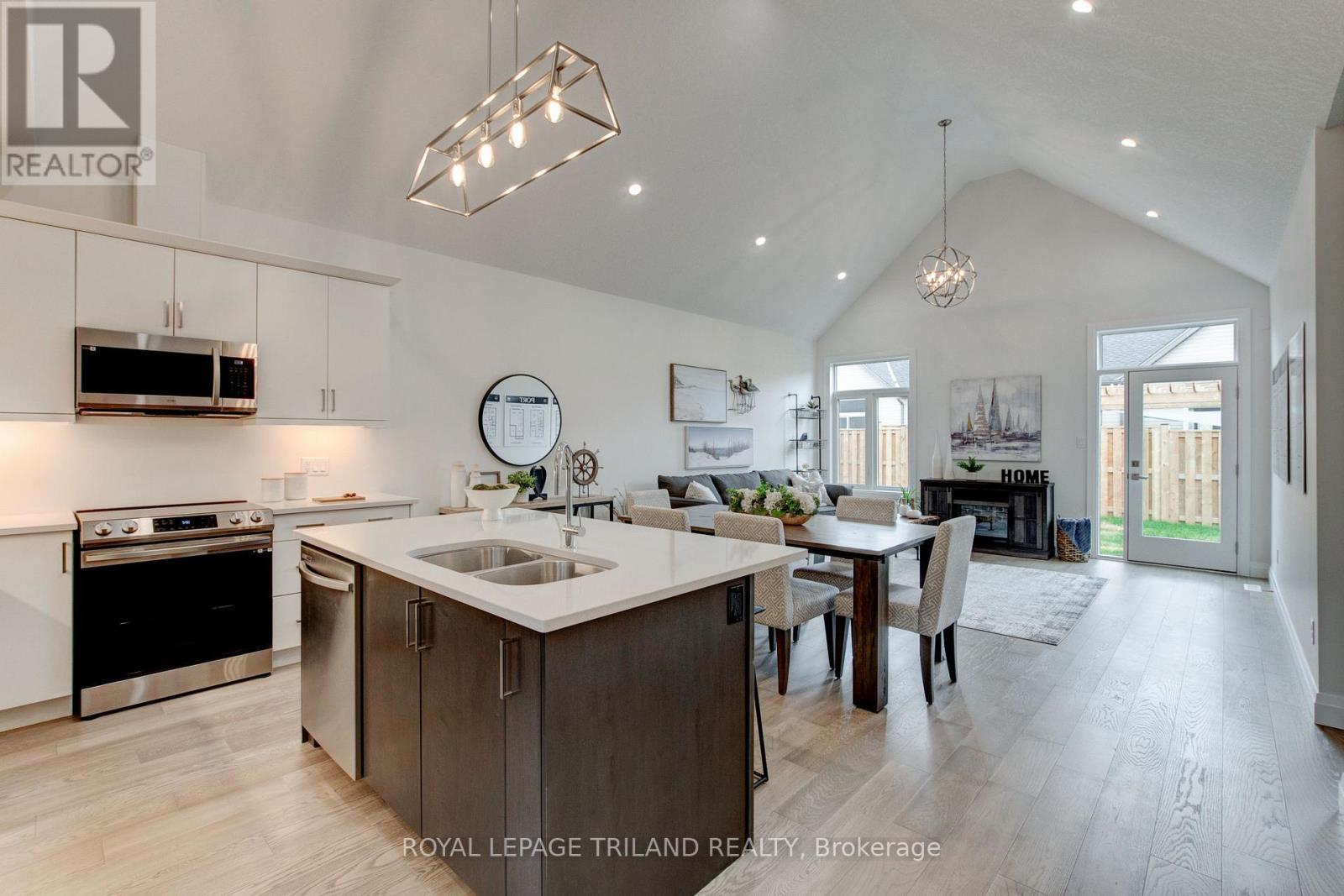 












24 - 62 COMPASS TRAIL

,
Central Elgin,







Ontario
N5L0B4

