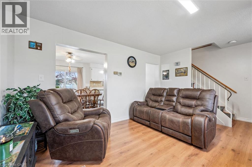 












105 ORIOLE Parkway

,
Elmira,




Ontario
N3B1C2

