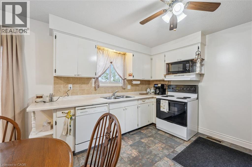 












105 ORIOLE Parkway

,
Elmira,




Ontario
N3B1C2


