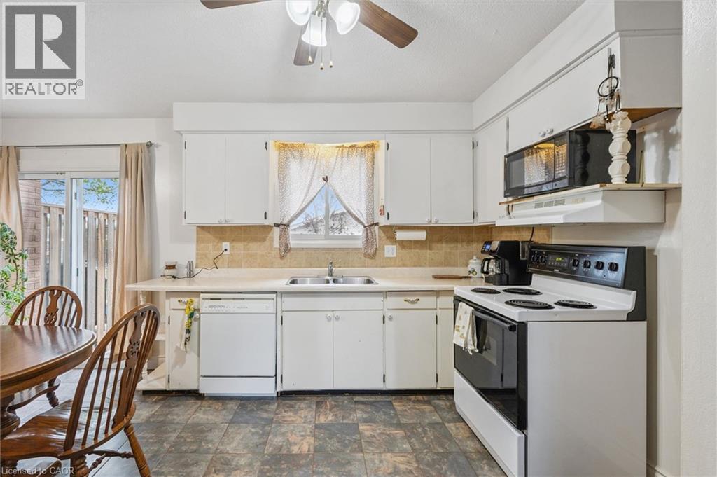 












105 ORIOLE Parkway

,
Elmira,




Ontario
N3B1C2

